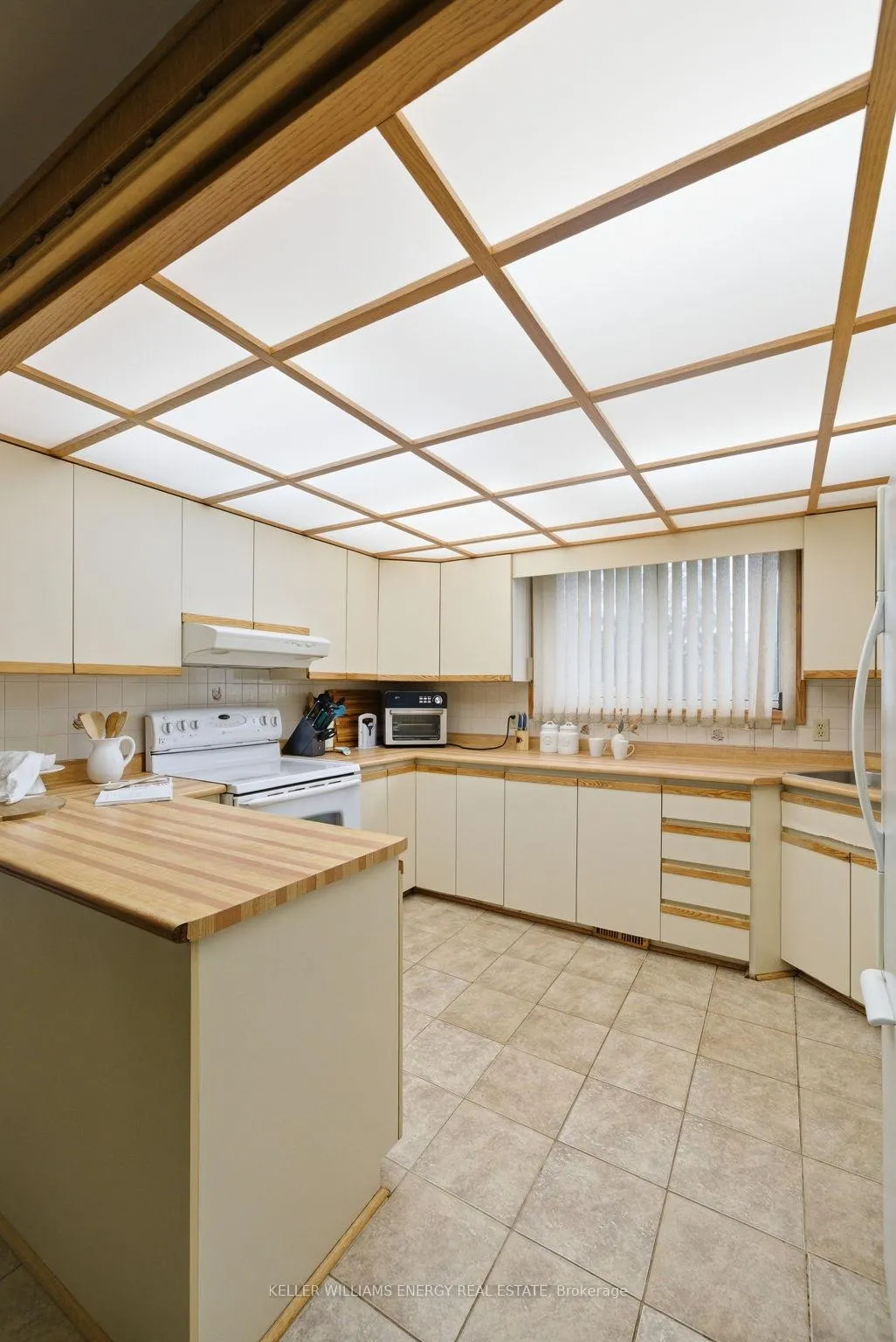 Photo 5 of 15 Westmore Street, Clarington, Courtice — HOMEH