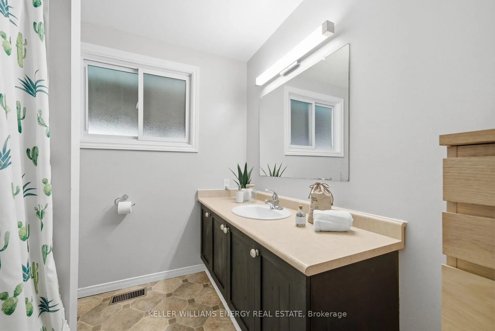 Photo 21 of 15 Westmore Street, Clarington, Courtice — HOMEH