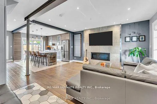 Photo 5 of 10 Oakdene Crescent, Toronto, Danforth — HOMEH