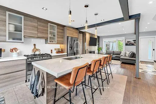 Photo 13 of 10 Oakdene Crescent, Toronto, Danforth — HOMEH
