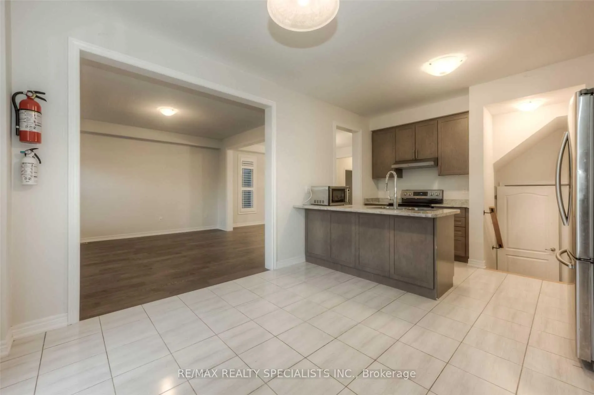 Photo 9 of Unit Upper, 516 Linden Drive, Cambridge, Preston Heights — HOMEH