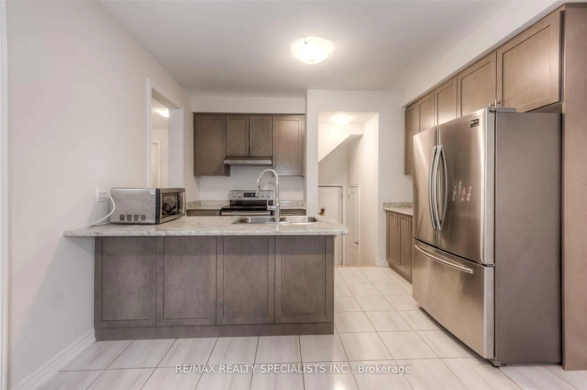 Photo 10 of Unit Upper, 516 Linden Drive, Cambridge, Preston Heights — HOMEH