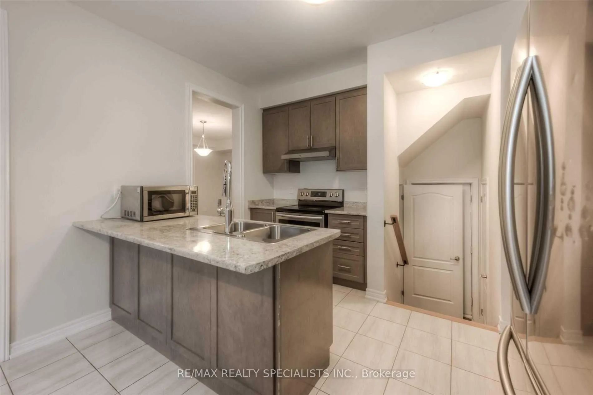 Photo 11 of Unit Upper, 516 Linden Drive, Cambridge, Preston Heights — HOMEH