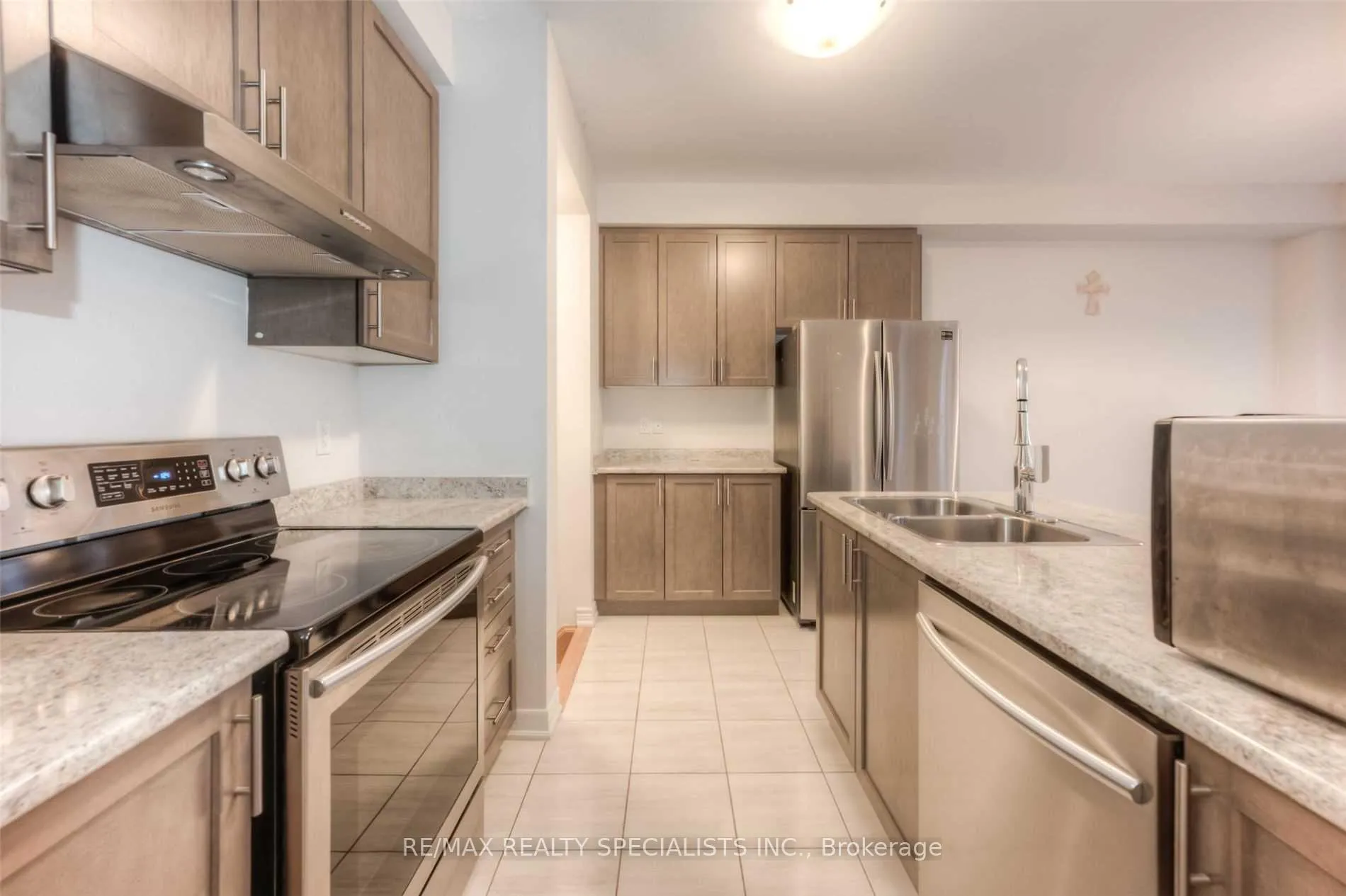 Photo 13 of Unit Upper, 516 Linden Drive, Cambridge, Preston Heights — HOMEH