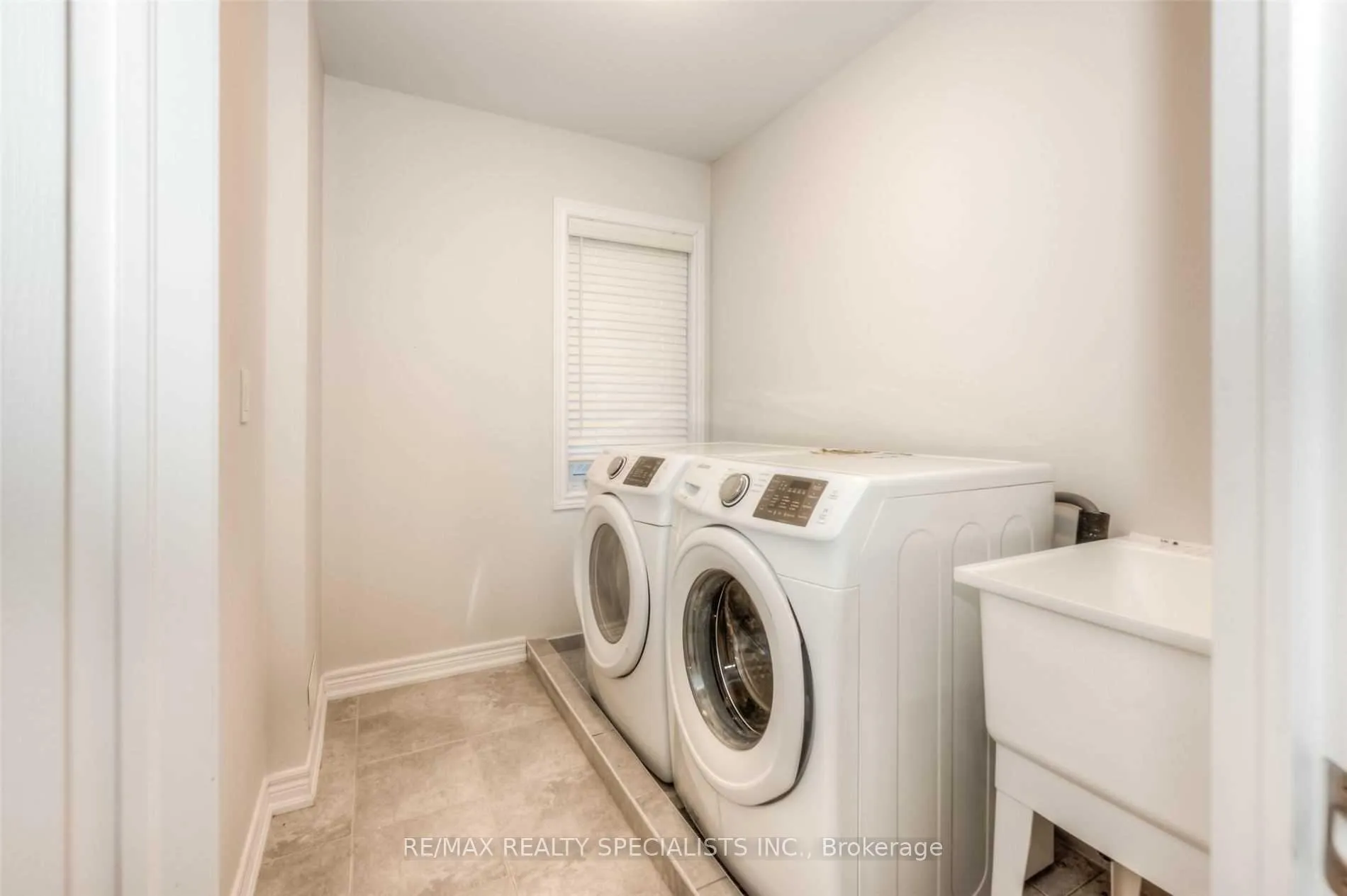 Photo 18 of Unit Upper, 516 Linden Drive, Cambridge, Preston Heights — HOMEH