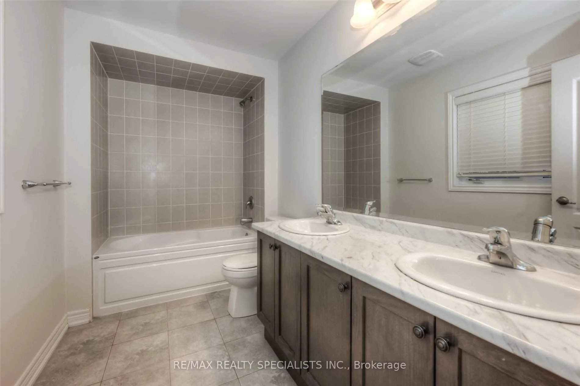 Photo 25 of Unit Upper, 516 Linden Drive, Cambridge, Preston Heights — HOMEH