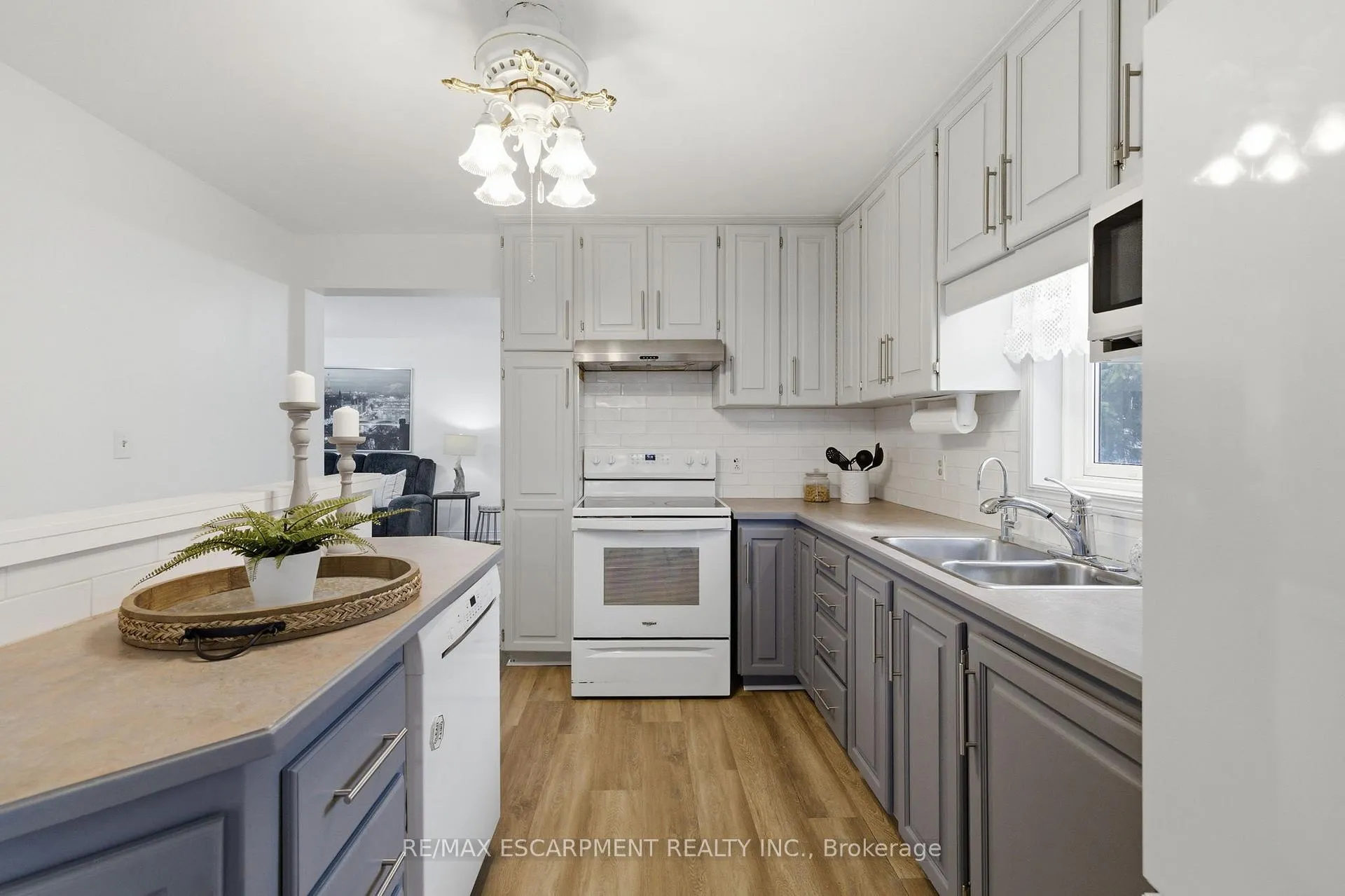 Photo 4 of 138 Glenholme Avenue, Hamilton, Glenview — HOMEH