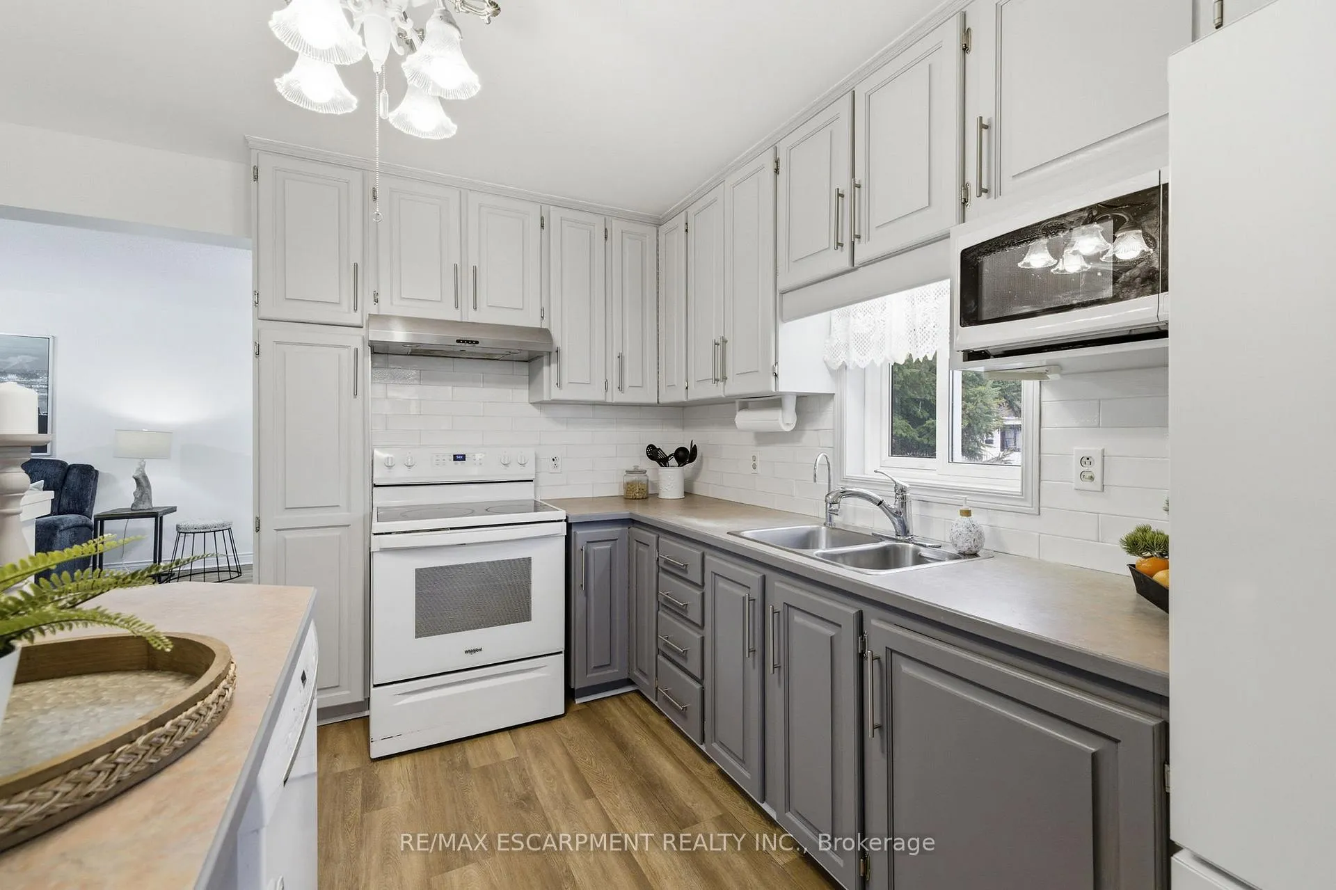 Photo 5 of 138 Glenholme Avenue, Hamilton, Glenview — HOMEH