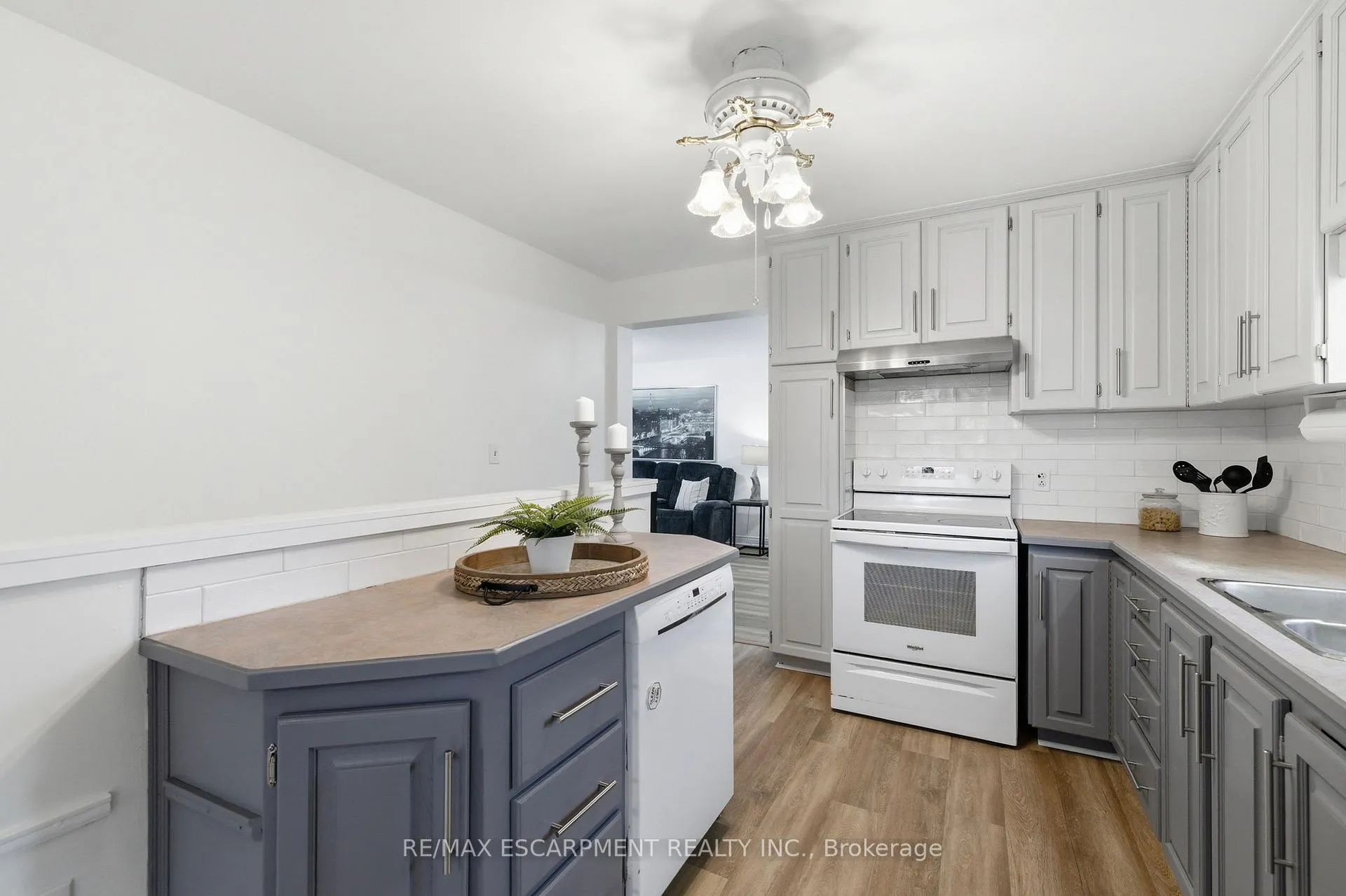 Photo 7 of 138 Glenholme Avenue, Hamilton, Glenview — HOMEH