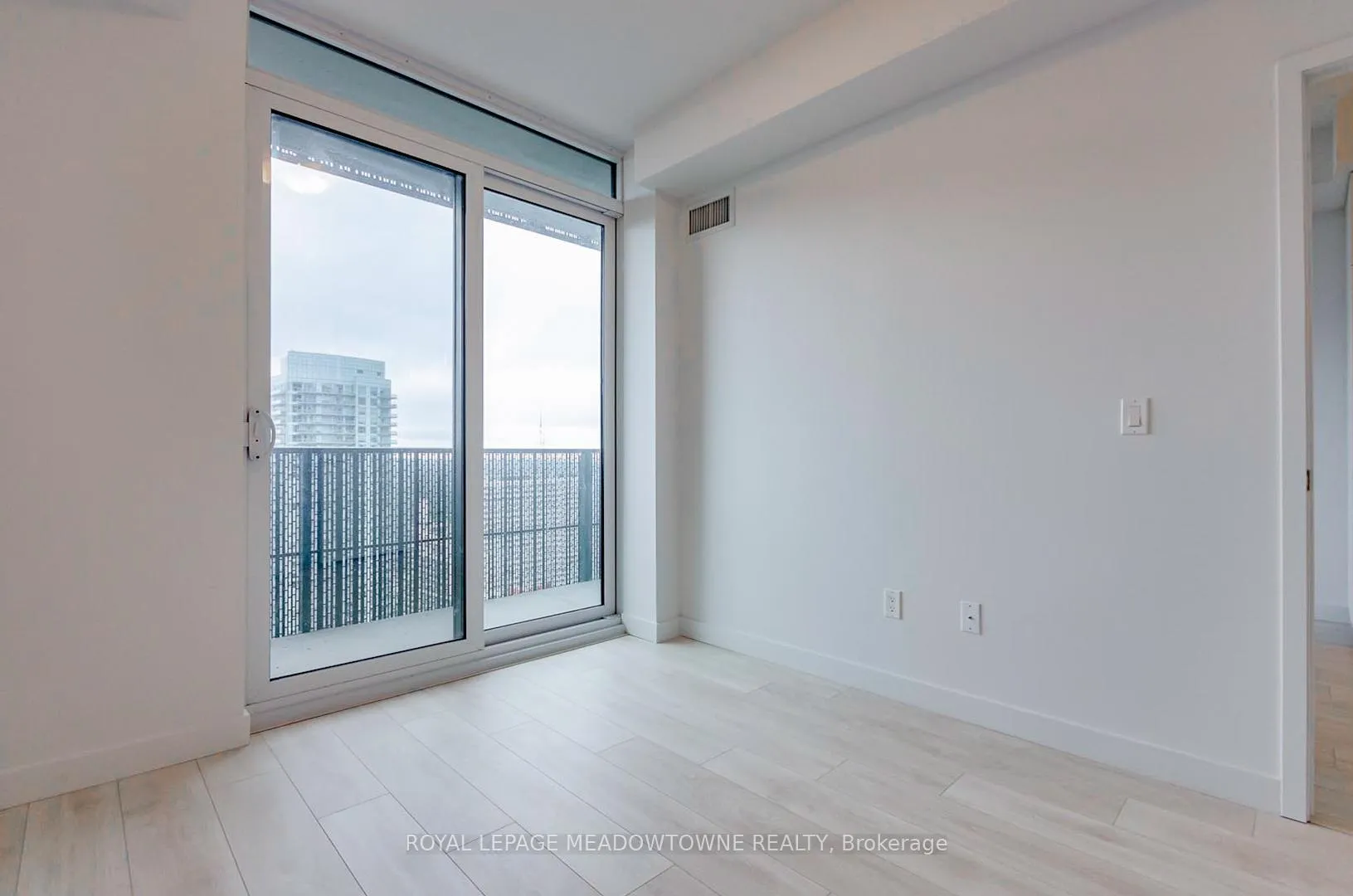 Photo 7 of Unit 2608, 8 Eglinton Avenue E, Toronto, Mount Pleasant West — HOMEH