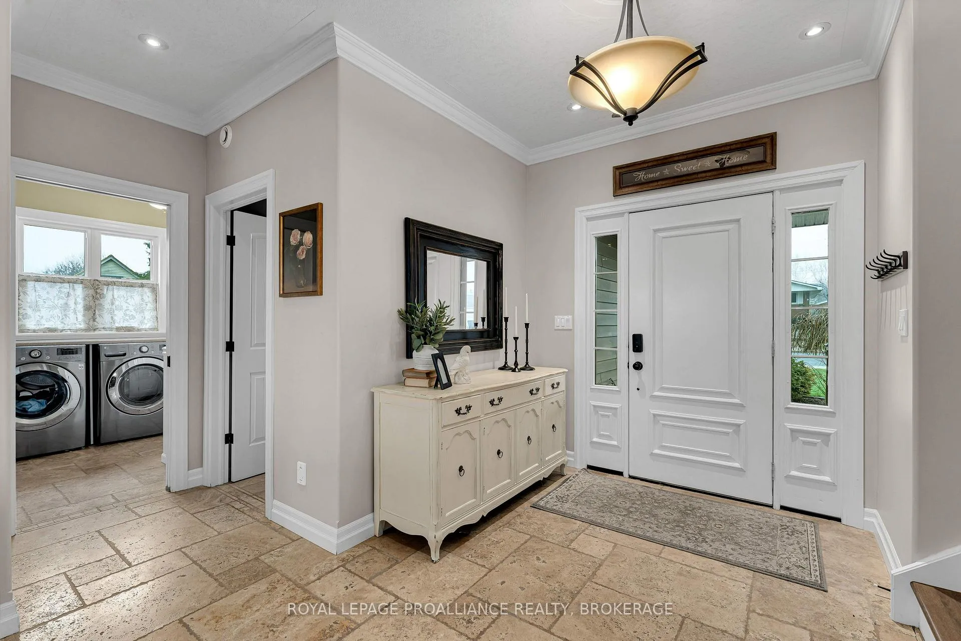Photo 3 of 270 North Street, Gananoque — HOMEH
