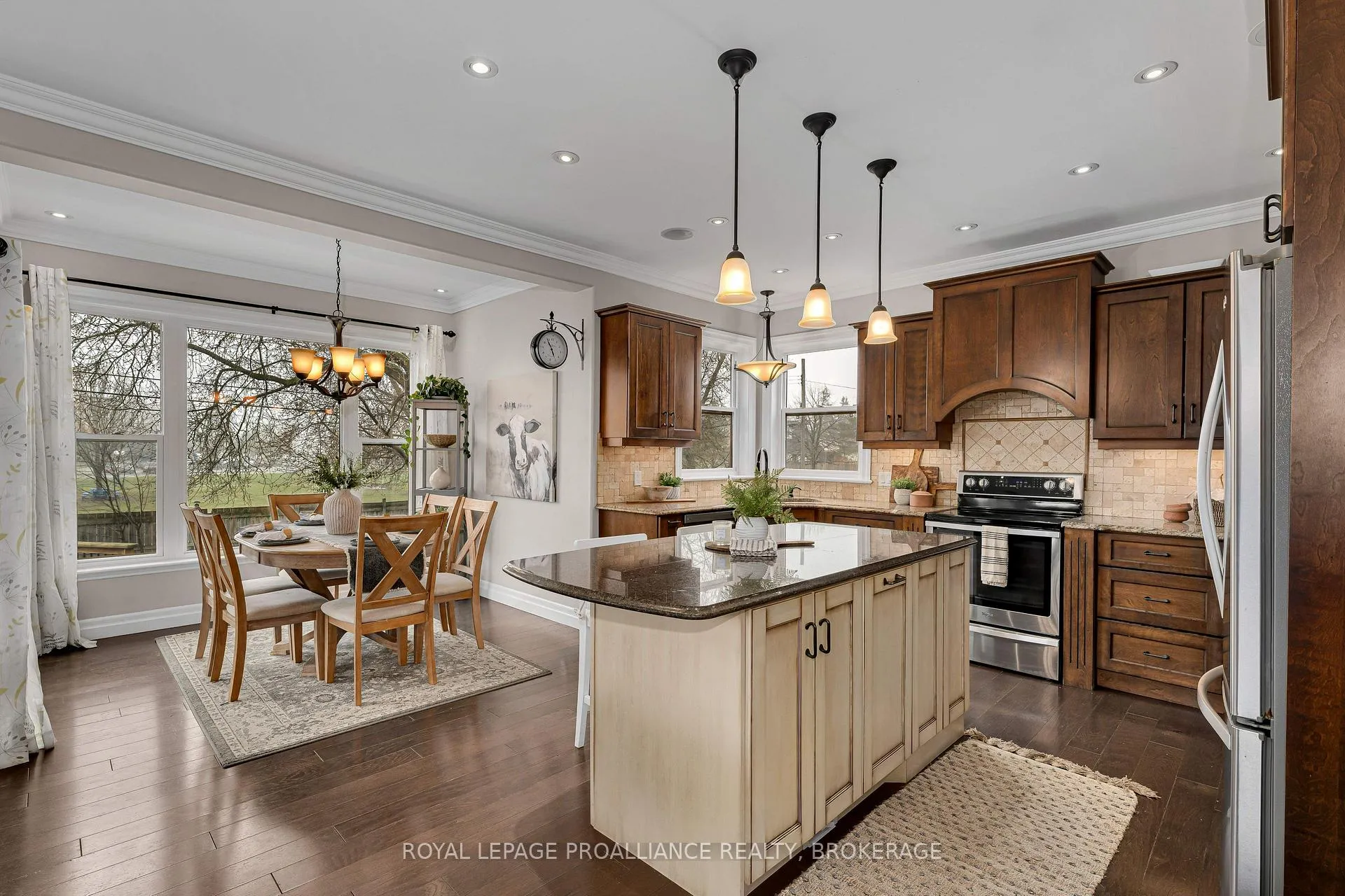 Photo 11 of 270 North Street, Gananoque — HOMEH