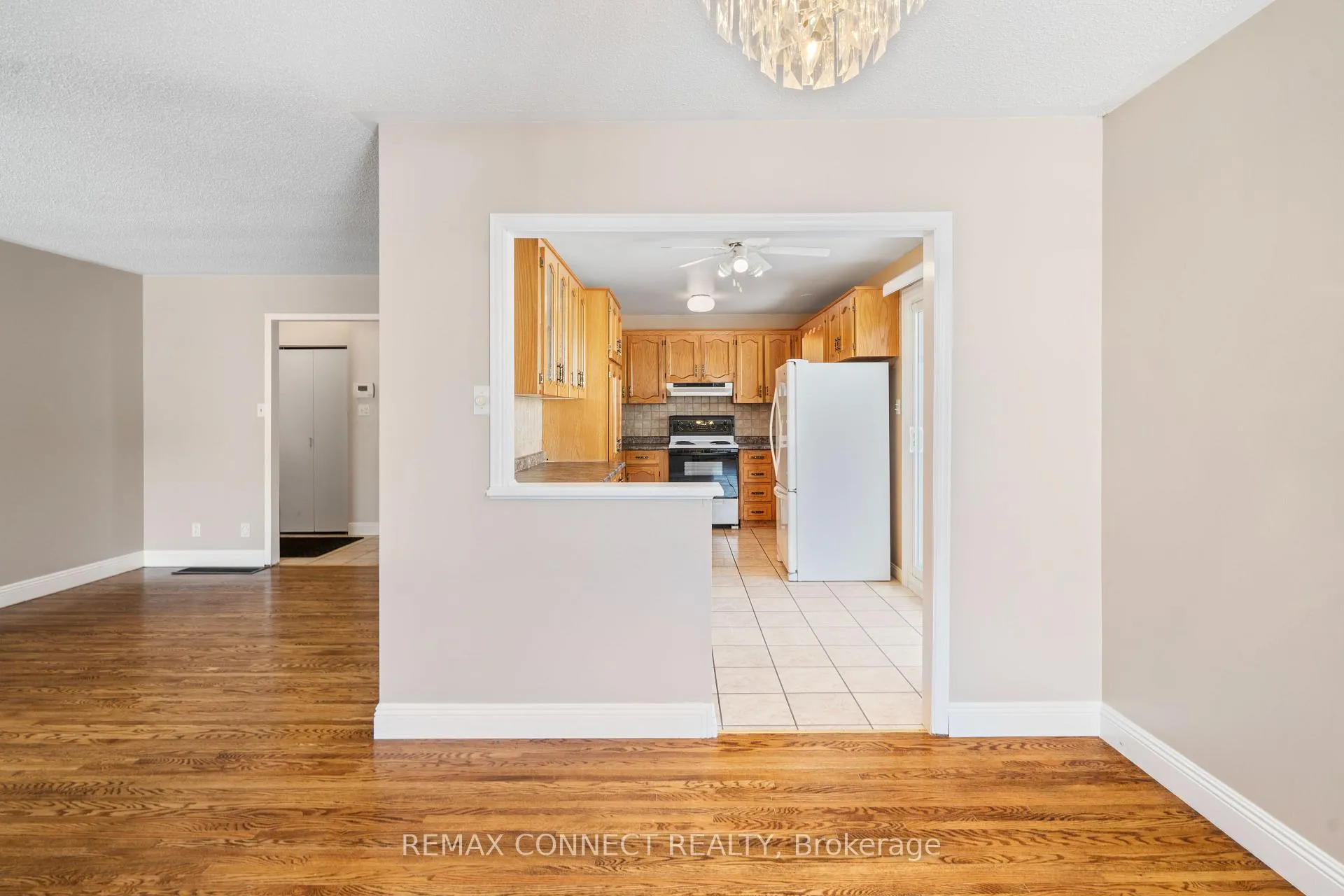 Photo 6 of 856 Chapleau Drive, Pickering, Bay Ridges — HOMEH