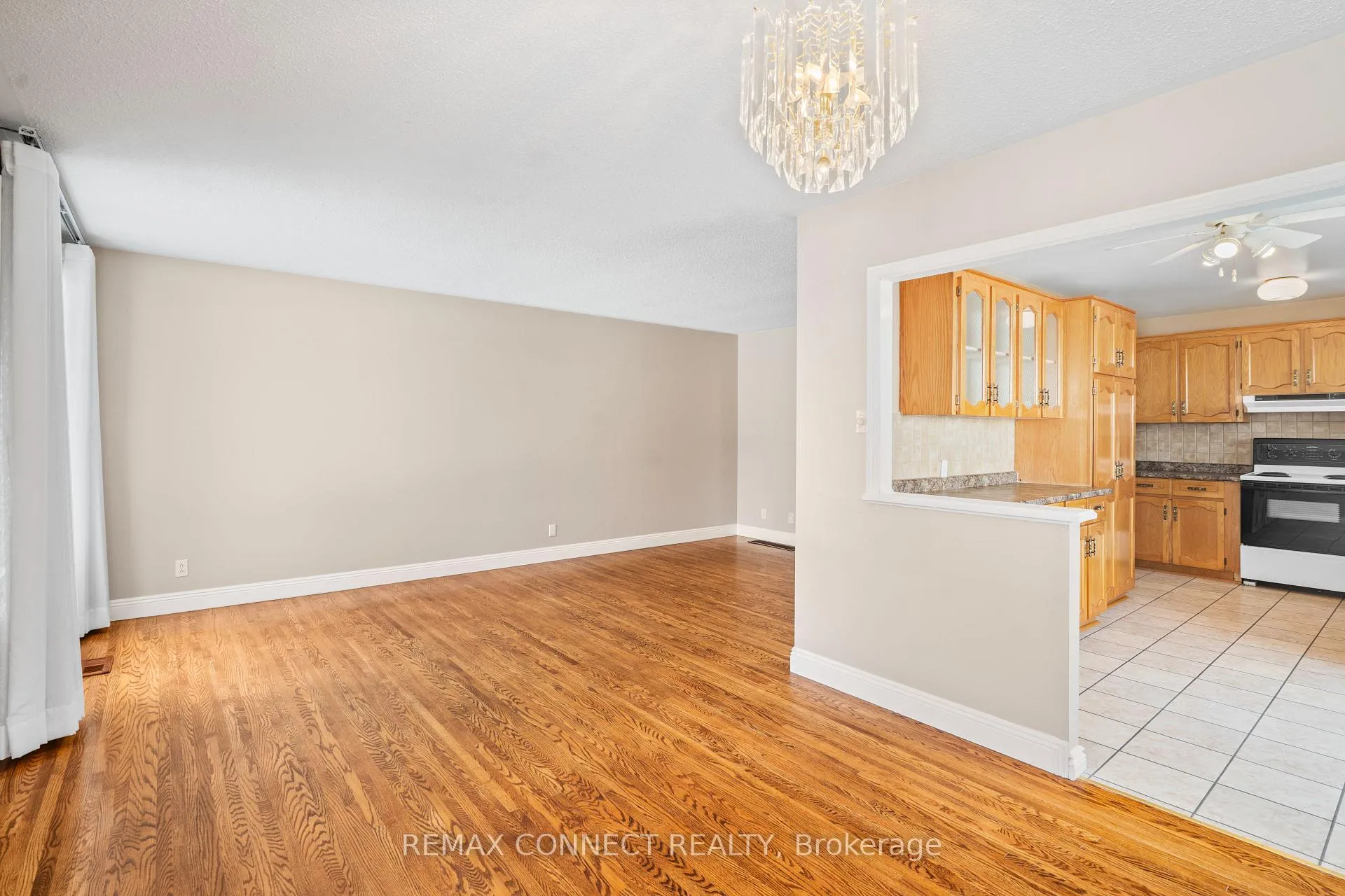Photo 8 of 856 Chapleau Drive, Pickering, Bay Ridges — HOMEH