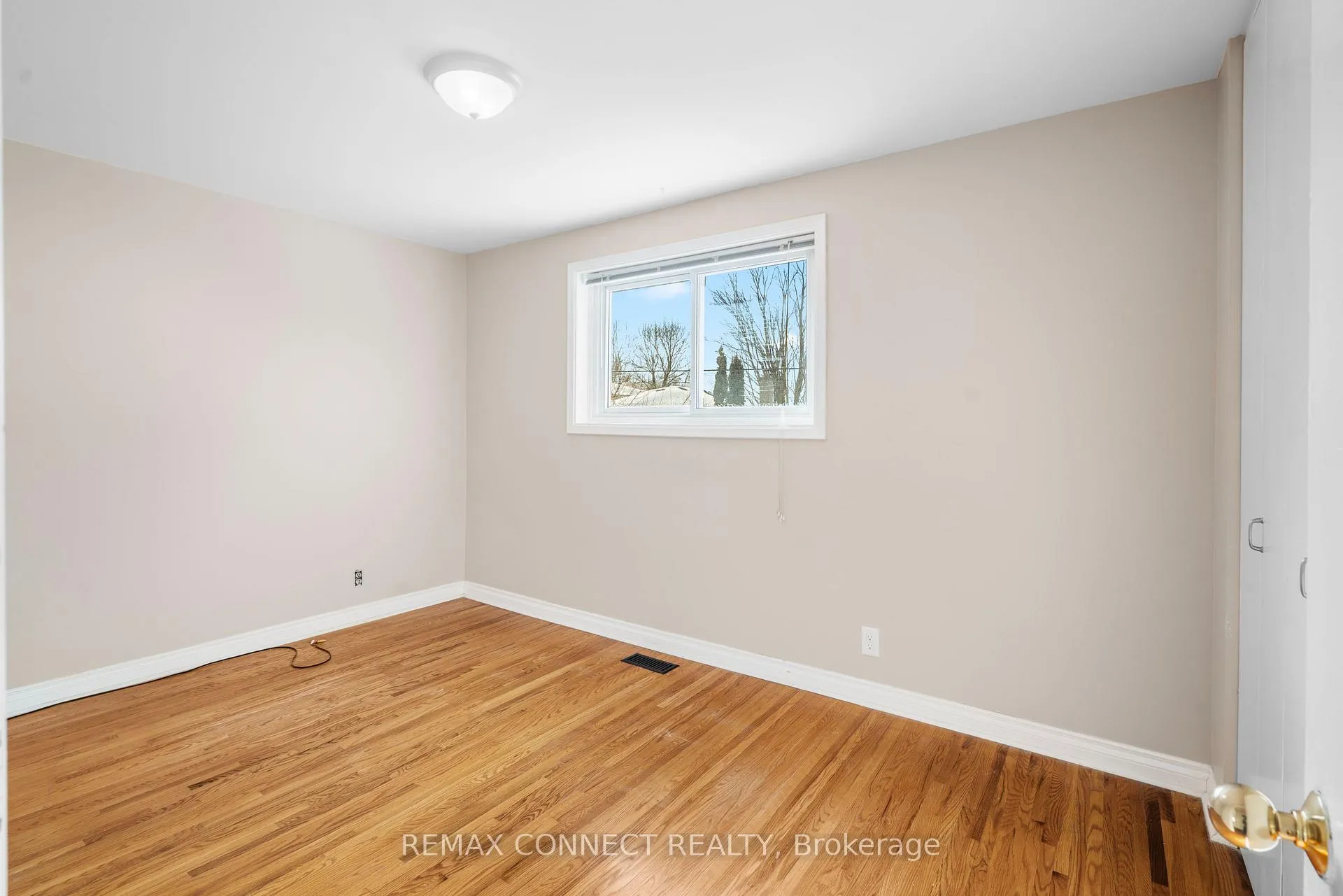 Photo 9 of 856 Chapleau Drive, Pickering, Bay Ridges — HOMEH