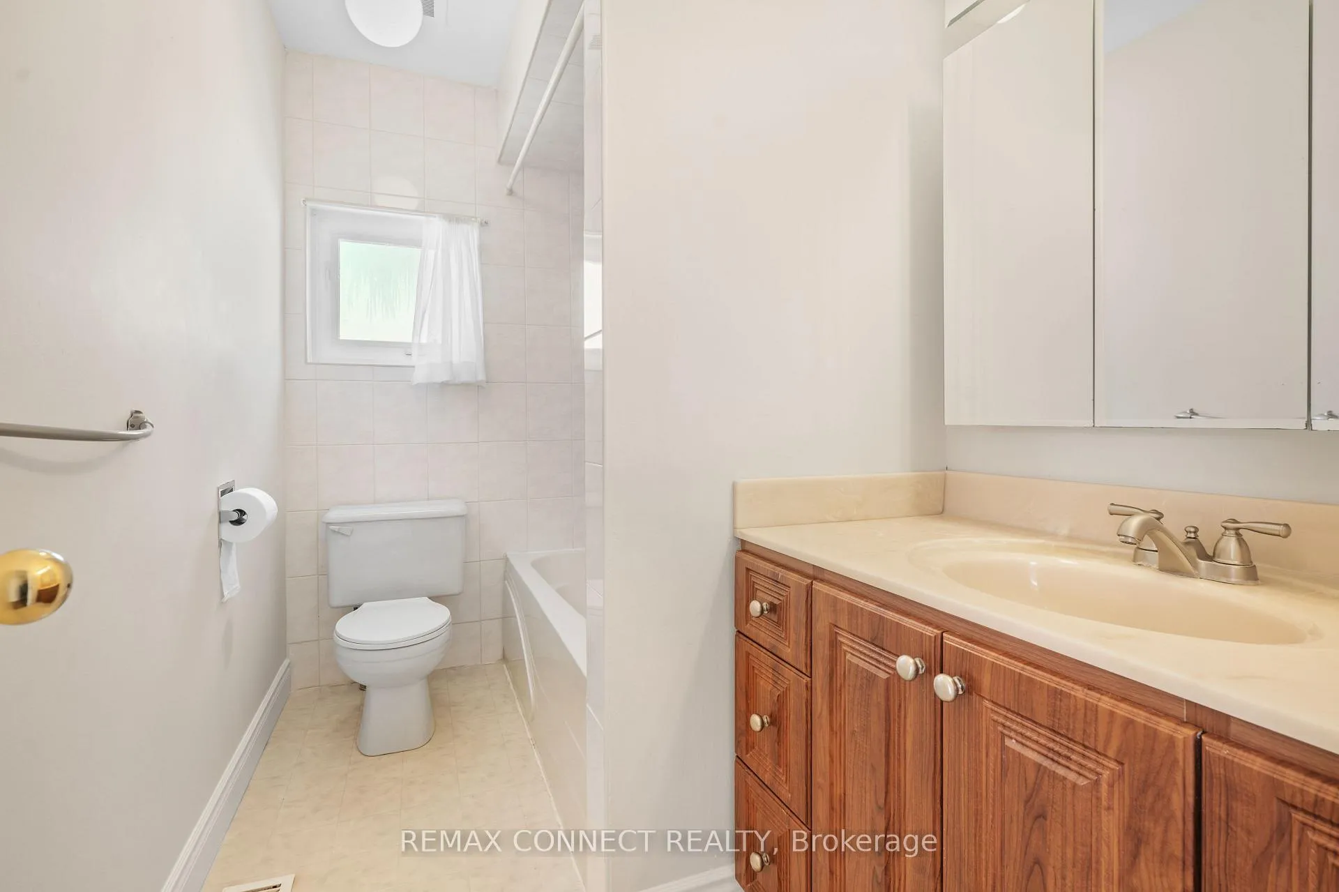 Photo 17 of 856 Chapleau Drive, Pickering, Bay Ridges — HOMEH