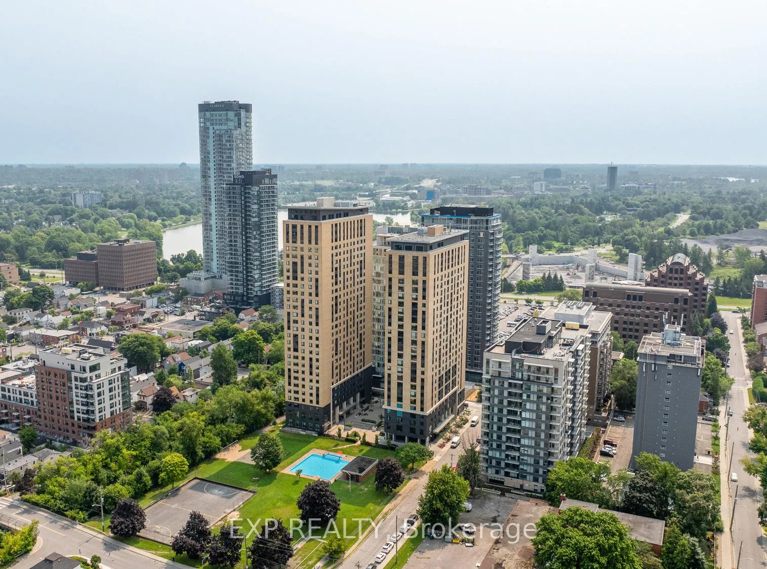 Front of Unit 10, 101 Champagne Avenue S