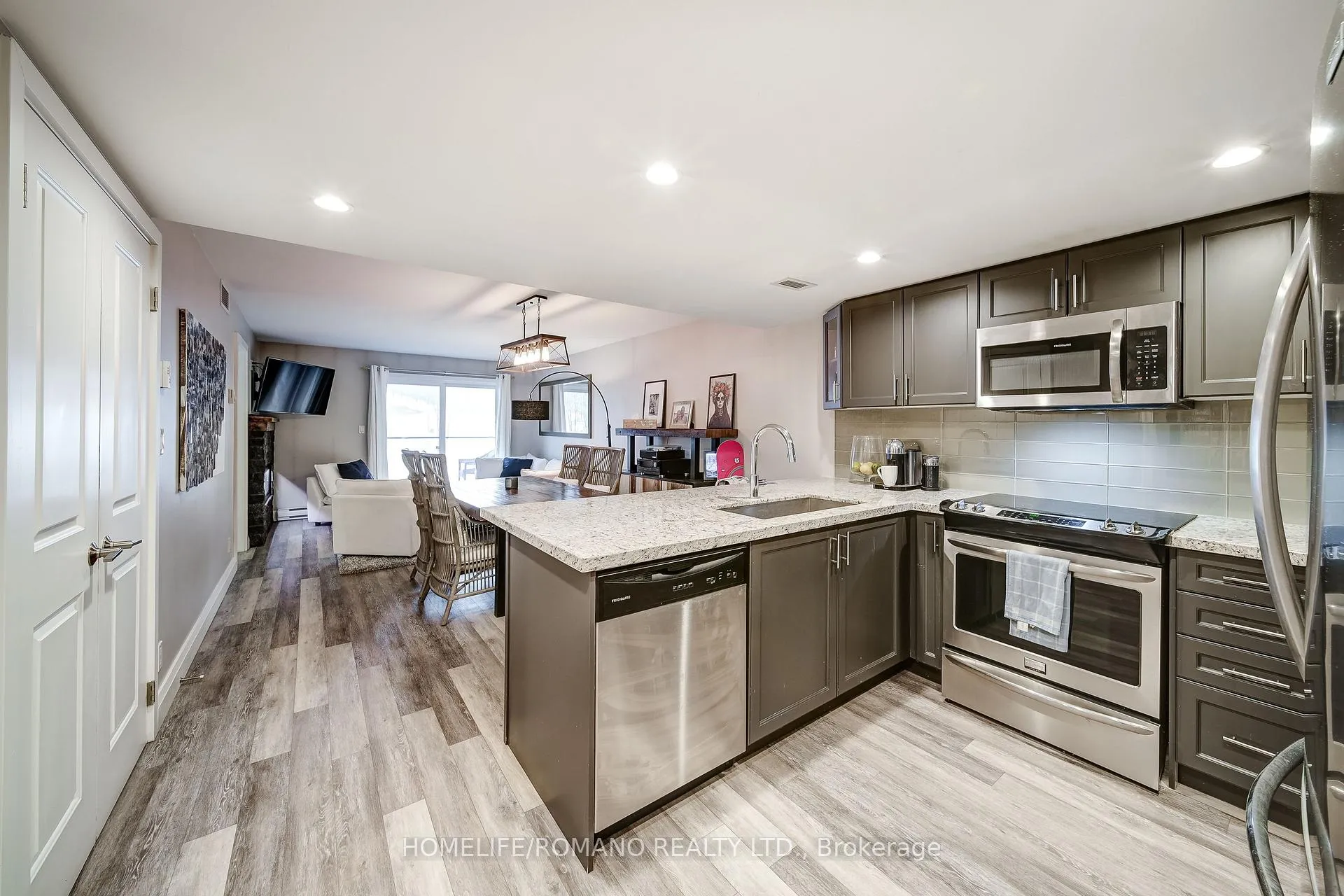 Photo 8 of Unit 305, 80 Horseshoe Boulevard, Oro-Medonte, Horseshoe Valley — HOMEH