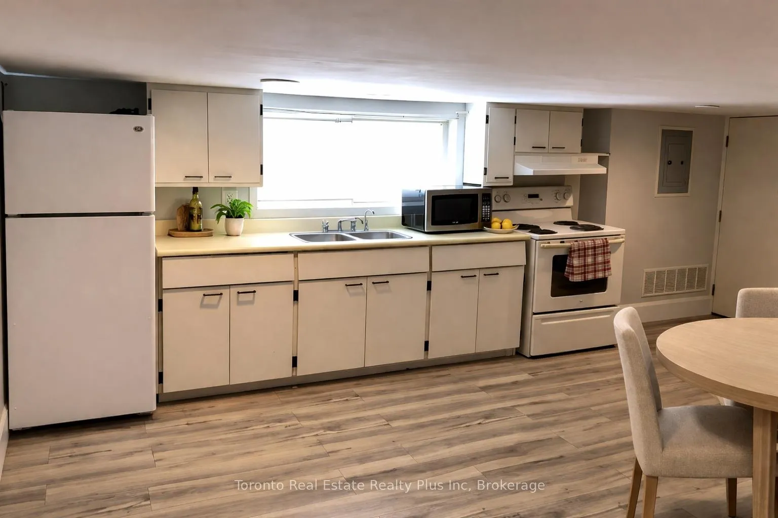 Photo 5 of Unit 3, 16 Huron Road, West Perth, Mitchell — HOMEH