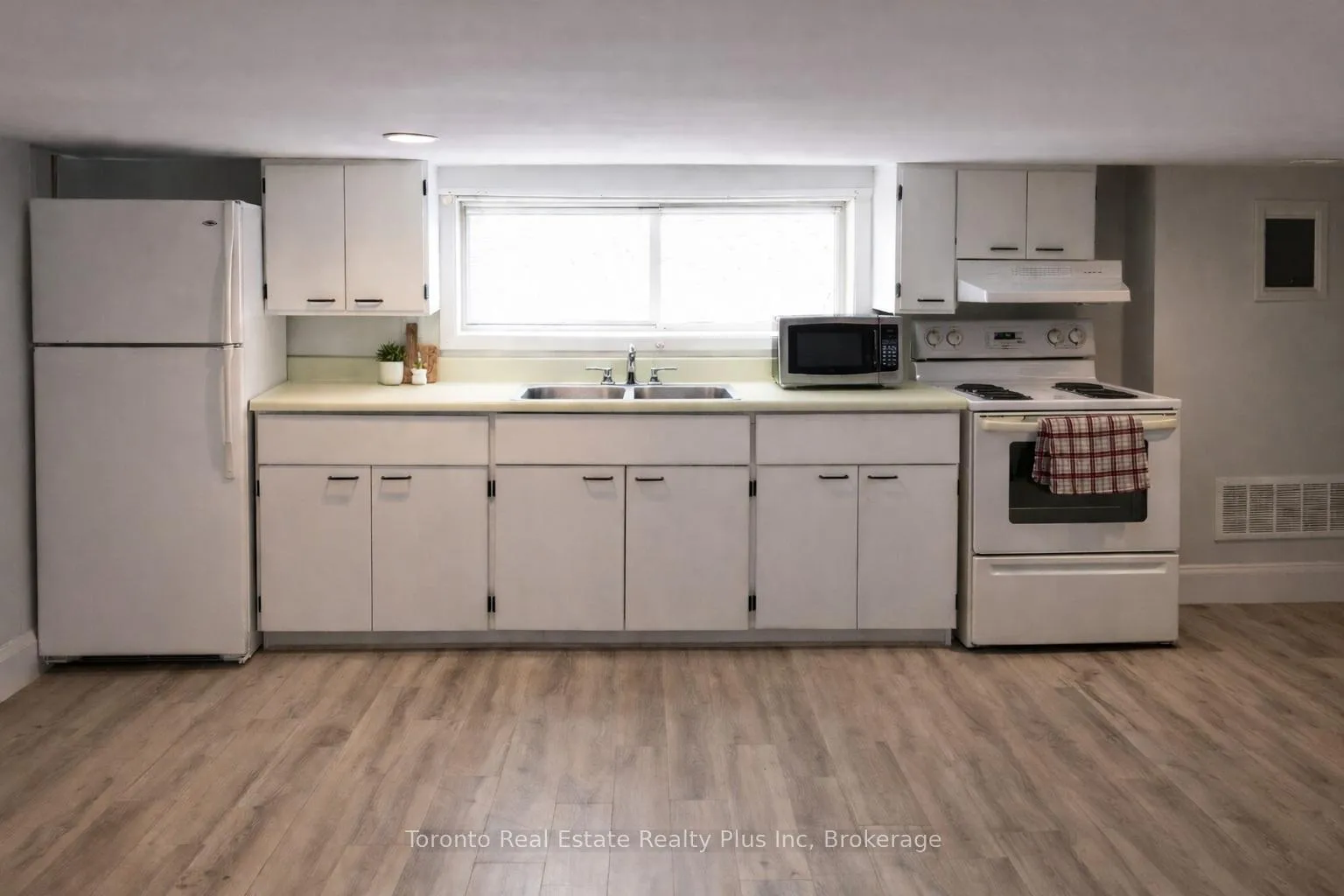 Photo 6 of Unit 3, 16 Huron Road, West Perth, Mitchell — HOMEH
