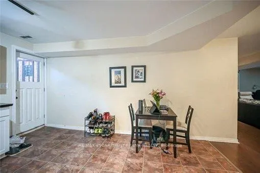 Photo 7 of Unit LOWER, 86 Chatham Street, Hamilton, Kirkendall — HOMEH