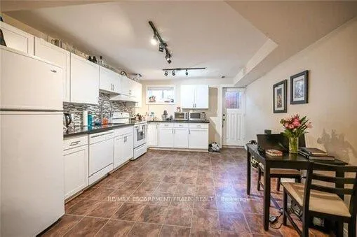 Photo 8 of Unit LOWER, 86 Chatham Street, Hamilton, Kirkendall — HOMEH