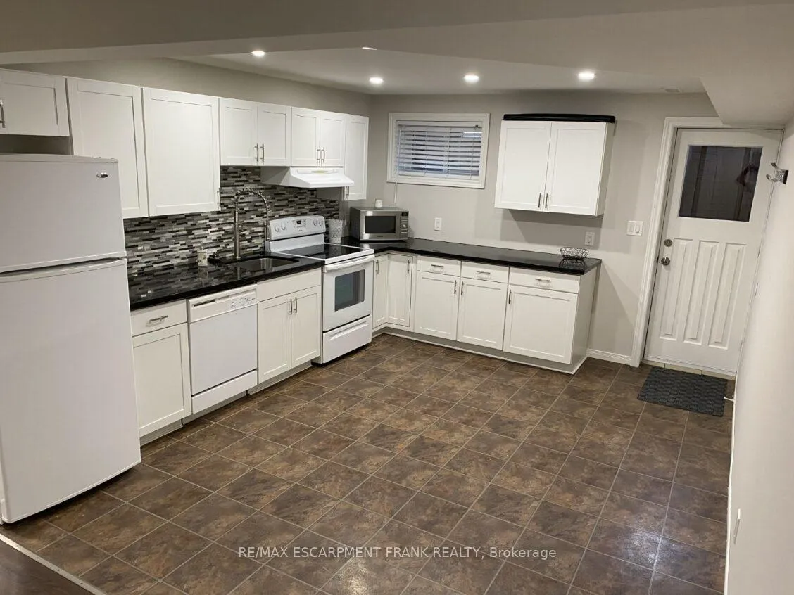 Photo 10 of Unit LOWER, 86 Chatham Street, Hamilton, Kirkendall — HOMEH