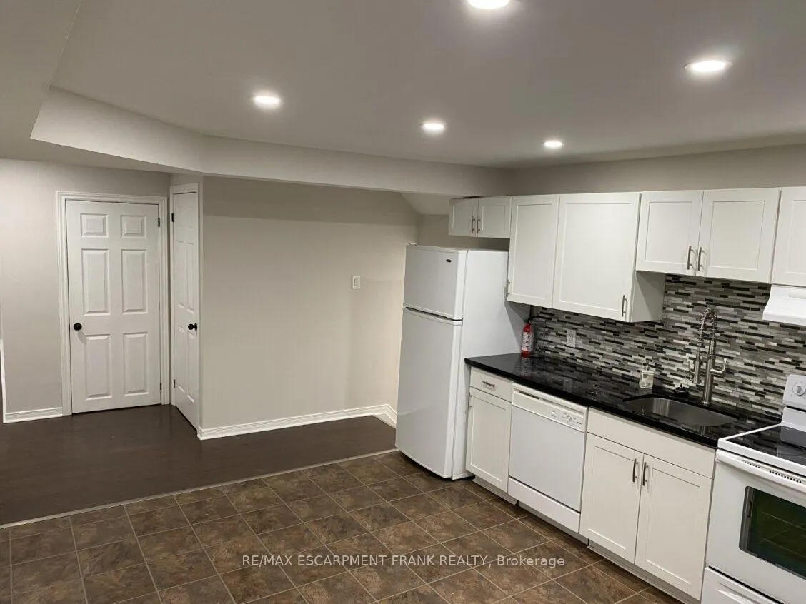 Photo 11 of Unit LOWER, 86 Chatham Street, Hamilton, Kirkendall — HOMEH