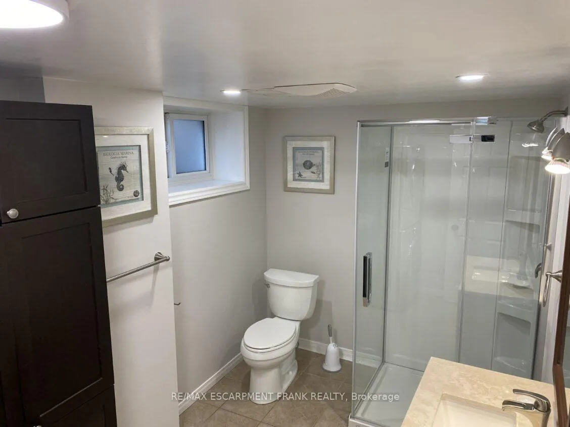 Photo 21 of Unit LOWER, 86 Chatham Street, Hamilton, Kirkendall — HOMEH