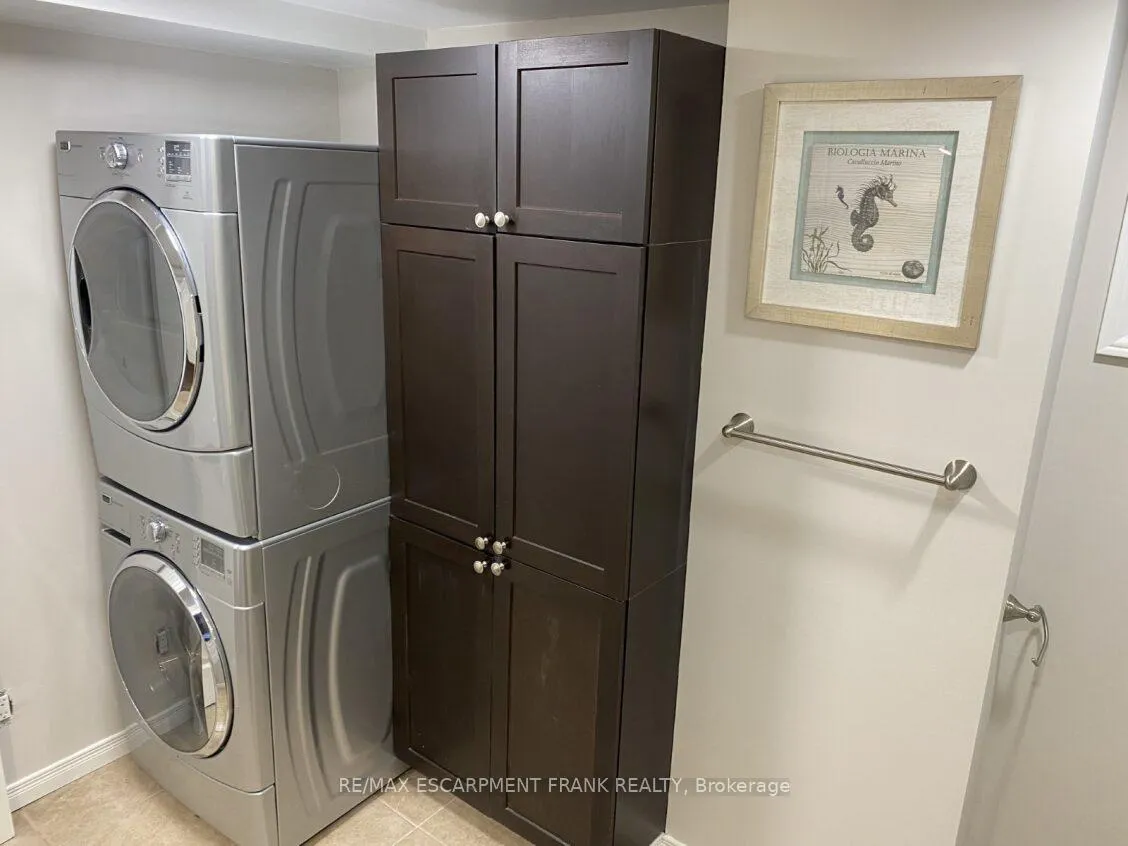 Photo 23 of Unit LOWER, 86 Chatham Street, Hamilton, Kirkendall — HOMEH