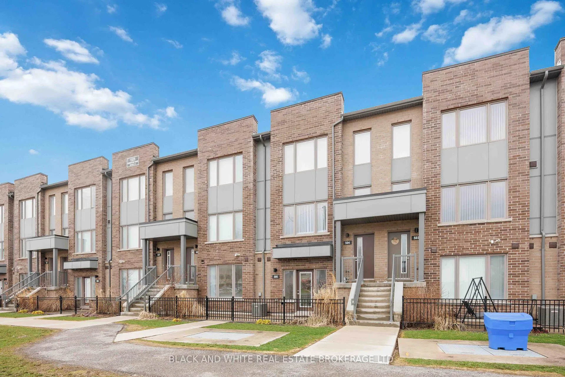 Photo 4 of Unit 505, 1525 Kingston Road, Pickering, Town Centre — HOMEH