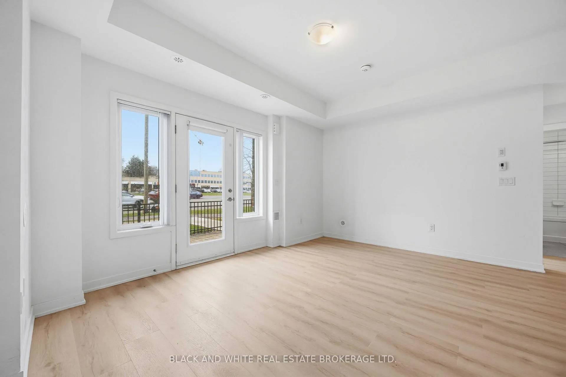 Photo 7 of Unit 505, 1525 Kingston Road, Pickering, Town Centre — HOMEH