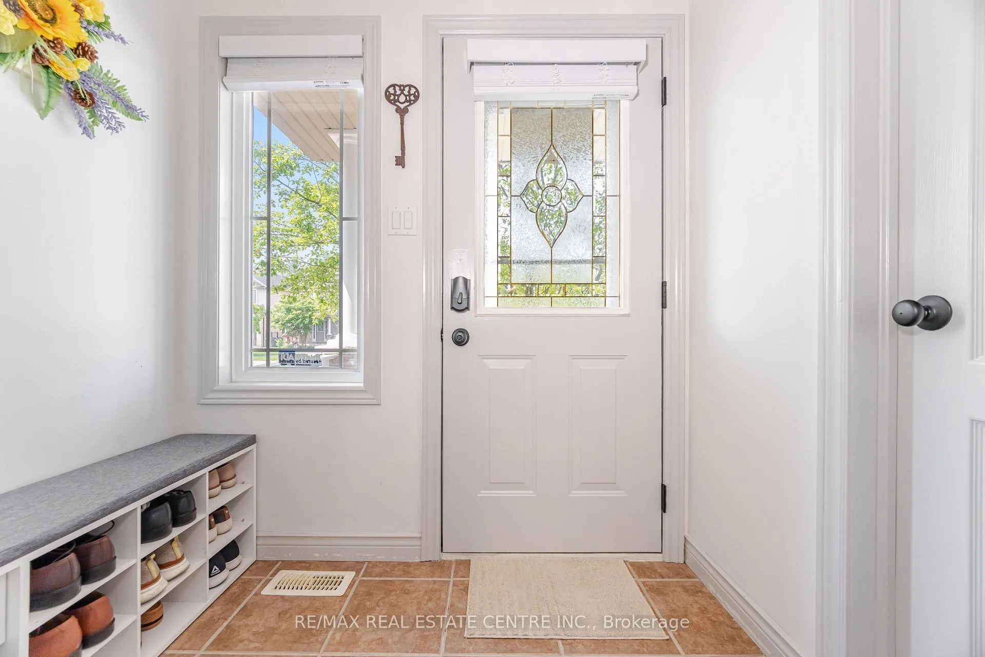 Photo 3 of 39 Stoneham Street, New Tecumseth, Alliston — HOMEH