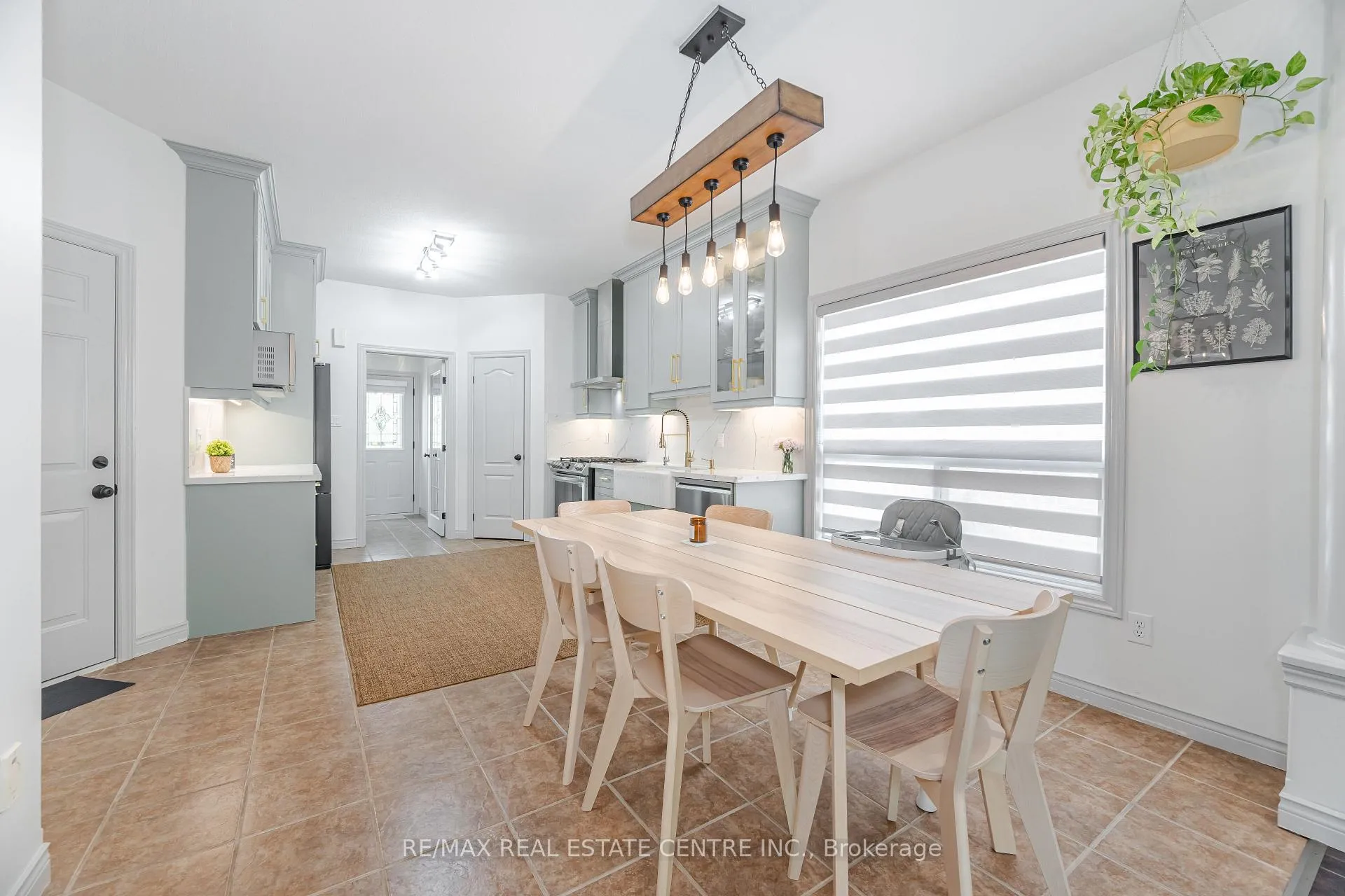 Photo 10 of 39 Stoneham Street, New Tecumseth, Alliston — HOMEH