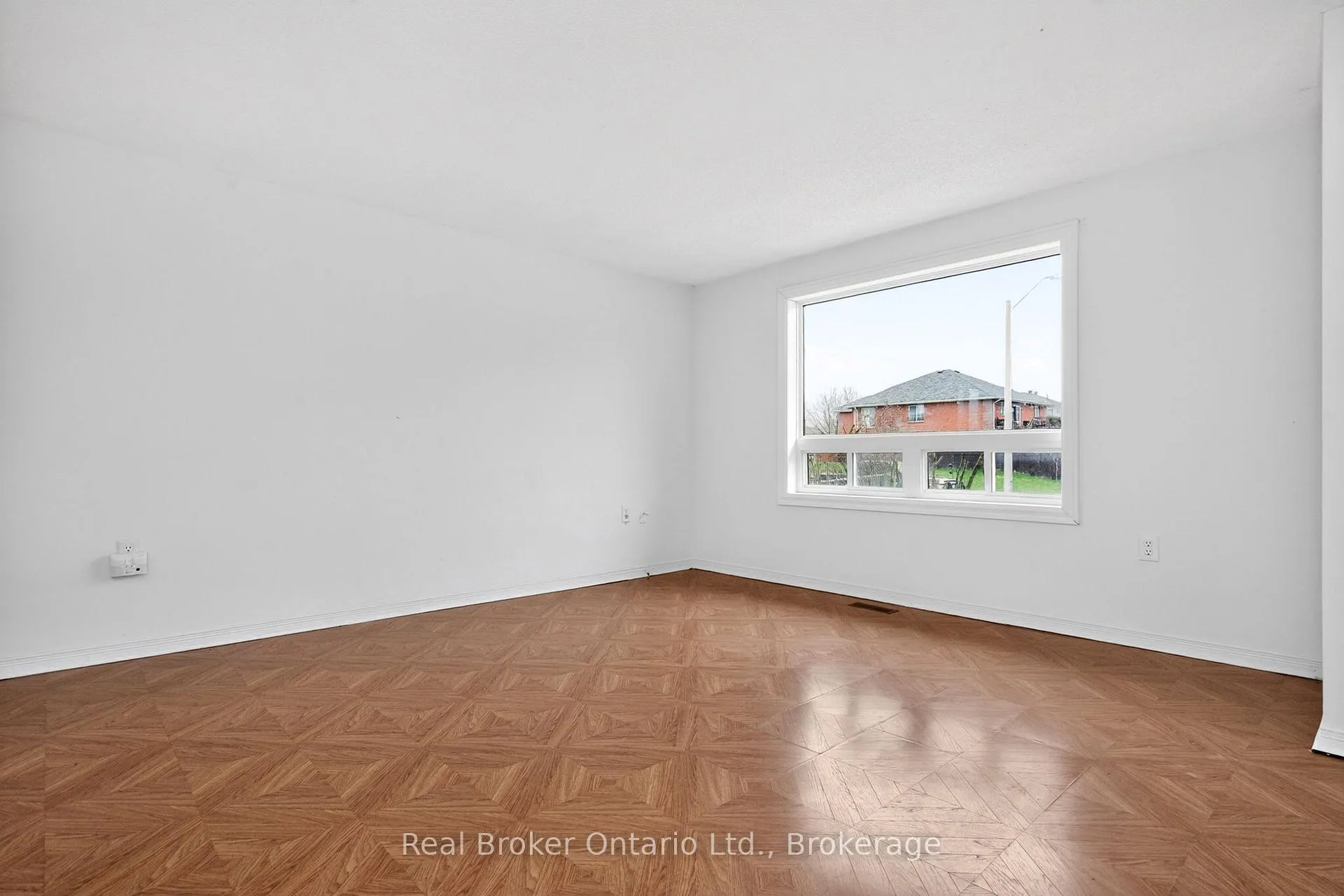 Photo 3 of 365 Galloway Boulevard, Midland — HOMEH