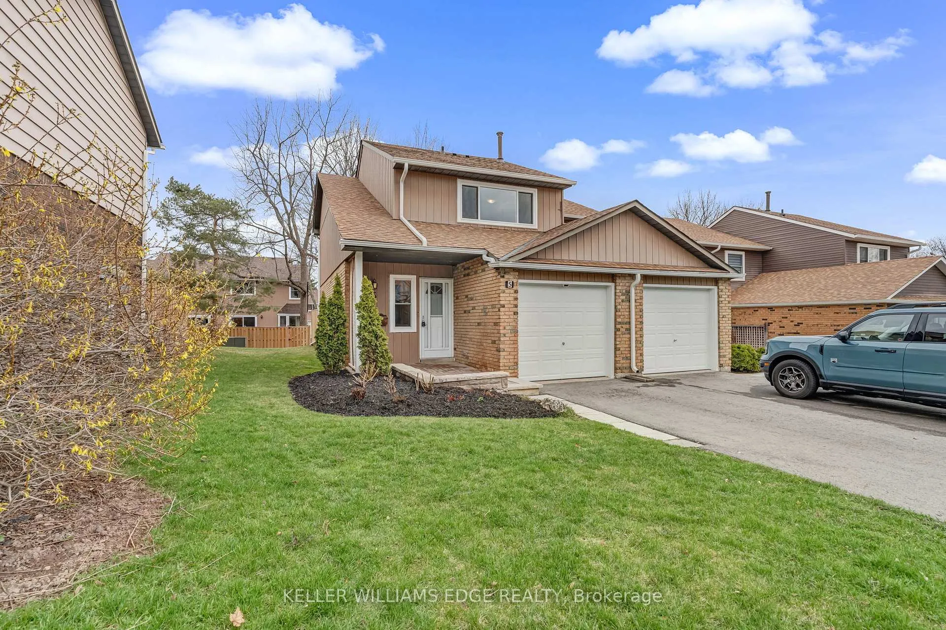 Photo 1 of Unit 5, 2185 Fairchild Boulevard, Burlington, Tyandaga — HOMEH