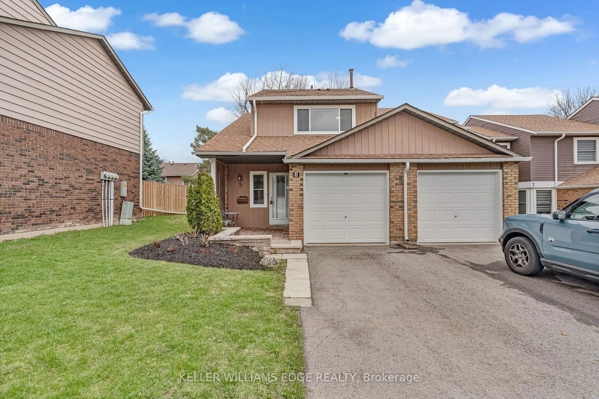 Photo 2 of Unit 5, 2185 Fairchild Boulevard, Burlington, Tyandaga — HOMEH