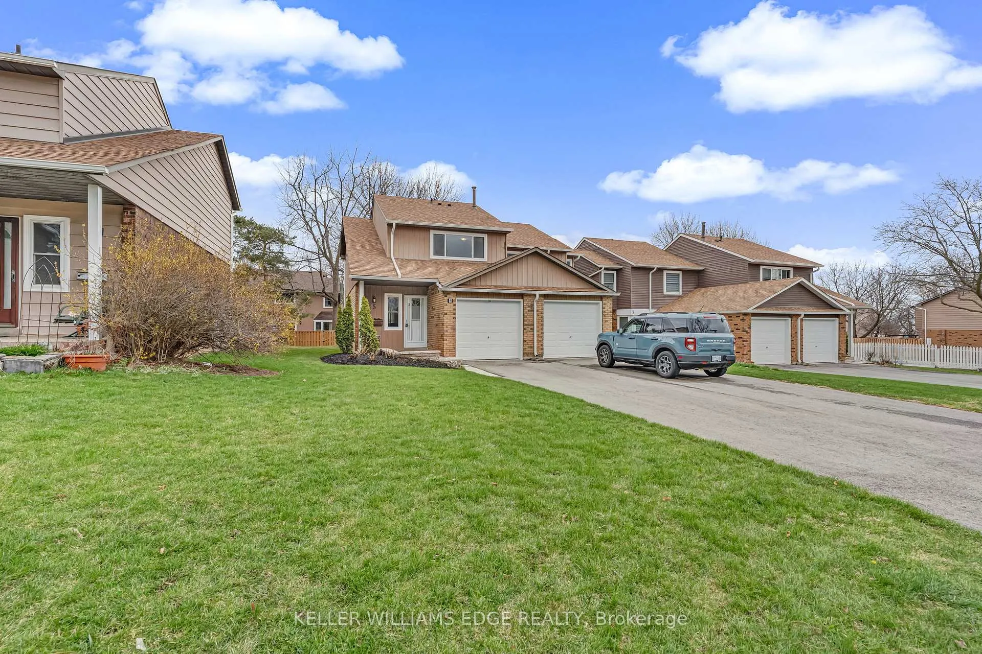 Photo 3 of Unit 5, 2185 Fairchild Boulevard, Burlington, Tyandaga — HOMEH