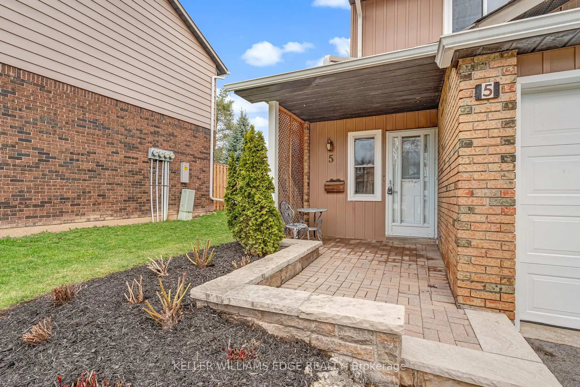 Photo 4 of Unit 5, 2185 Fairchild Boulevard, Burlington, Tyandaga — HOMEH
