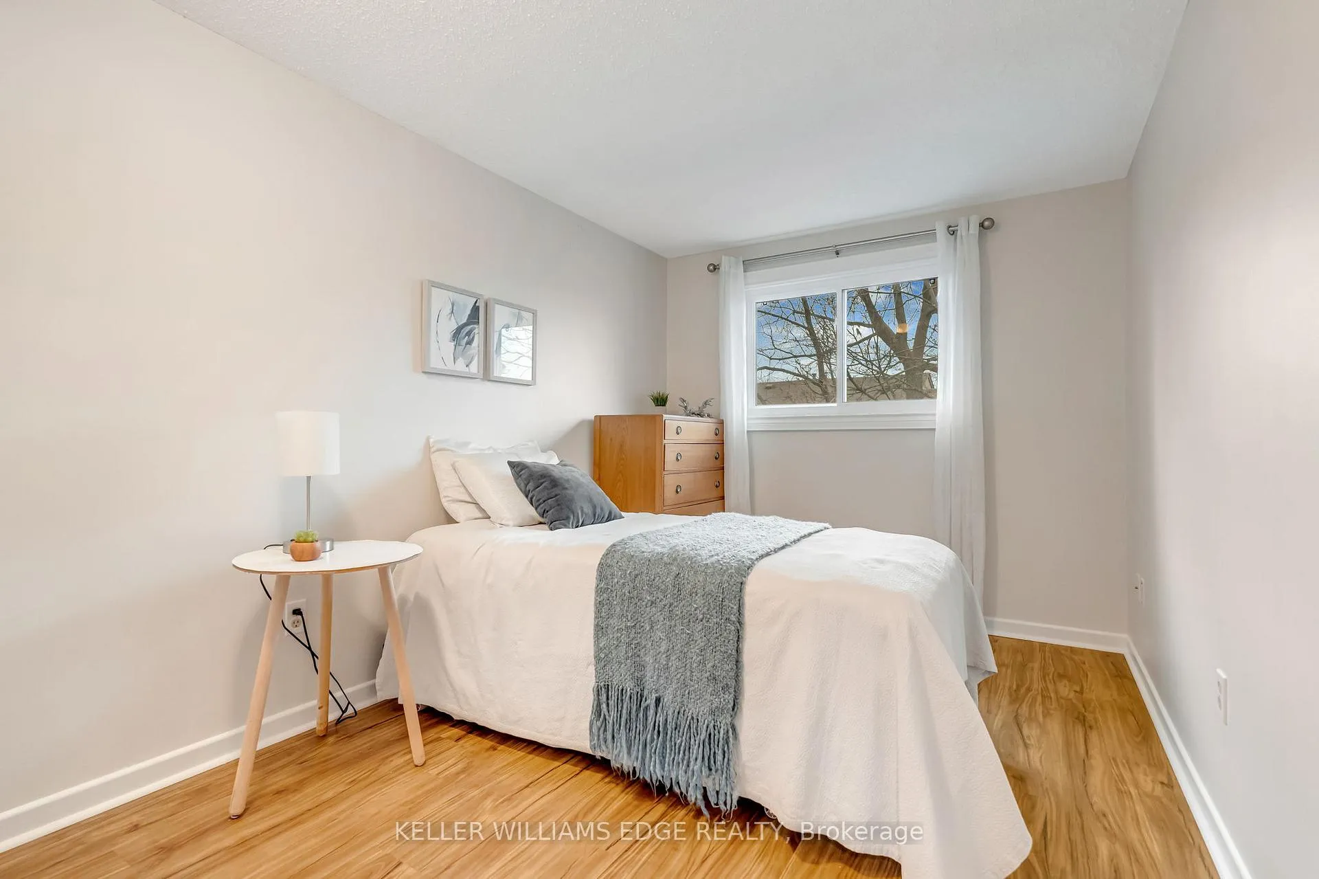 Photo 17 of Unit 5, 2185 Fairchild Boulevard, Burlington, Tyandaga — HOMEH