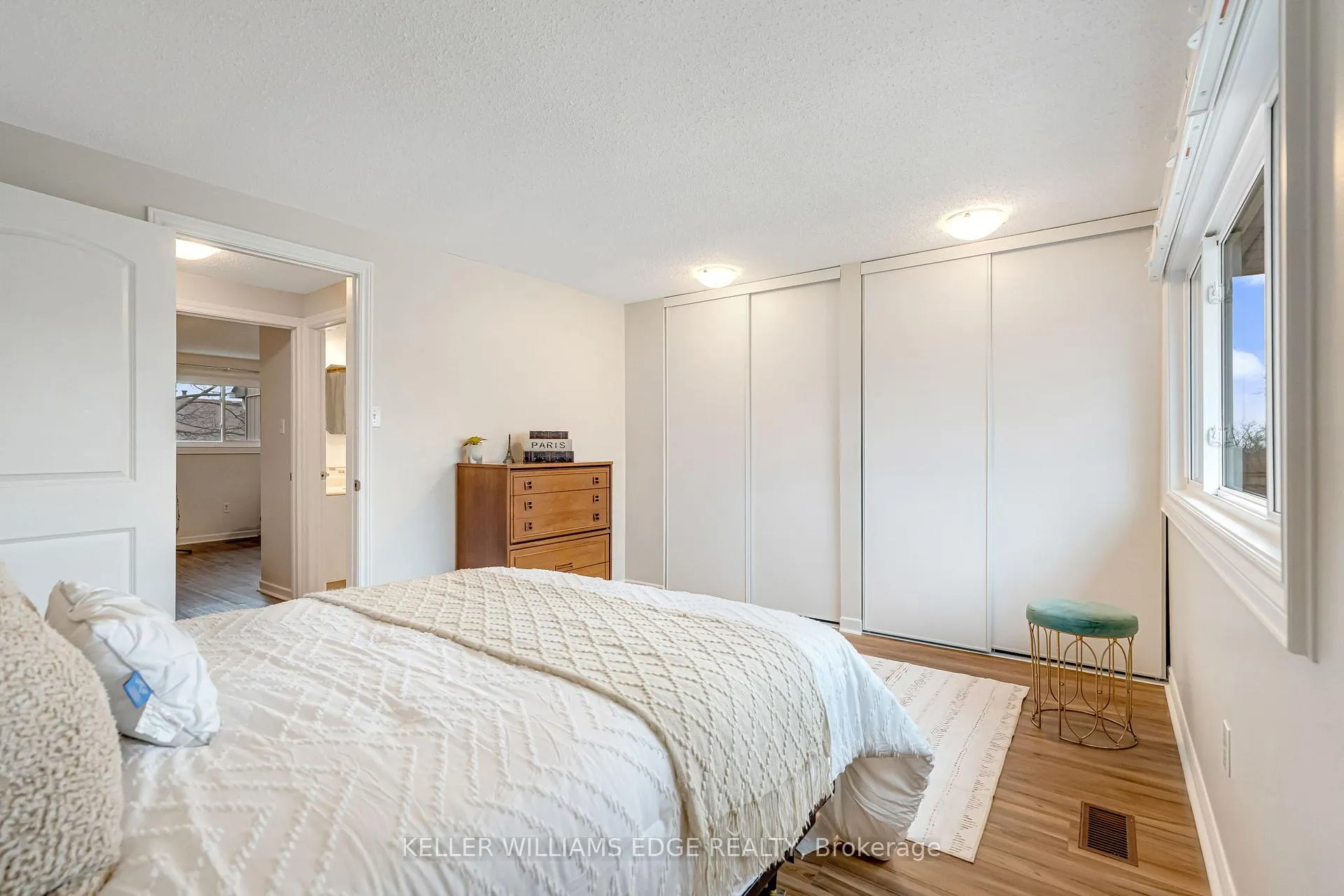 Photo 20 of Unit 5, 2185 Fairchild Boulevard, Burlington, Tyandaga — HOMEH