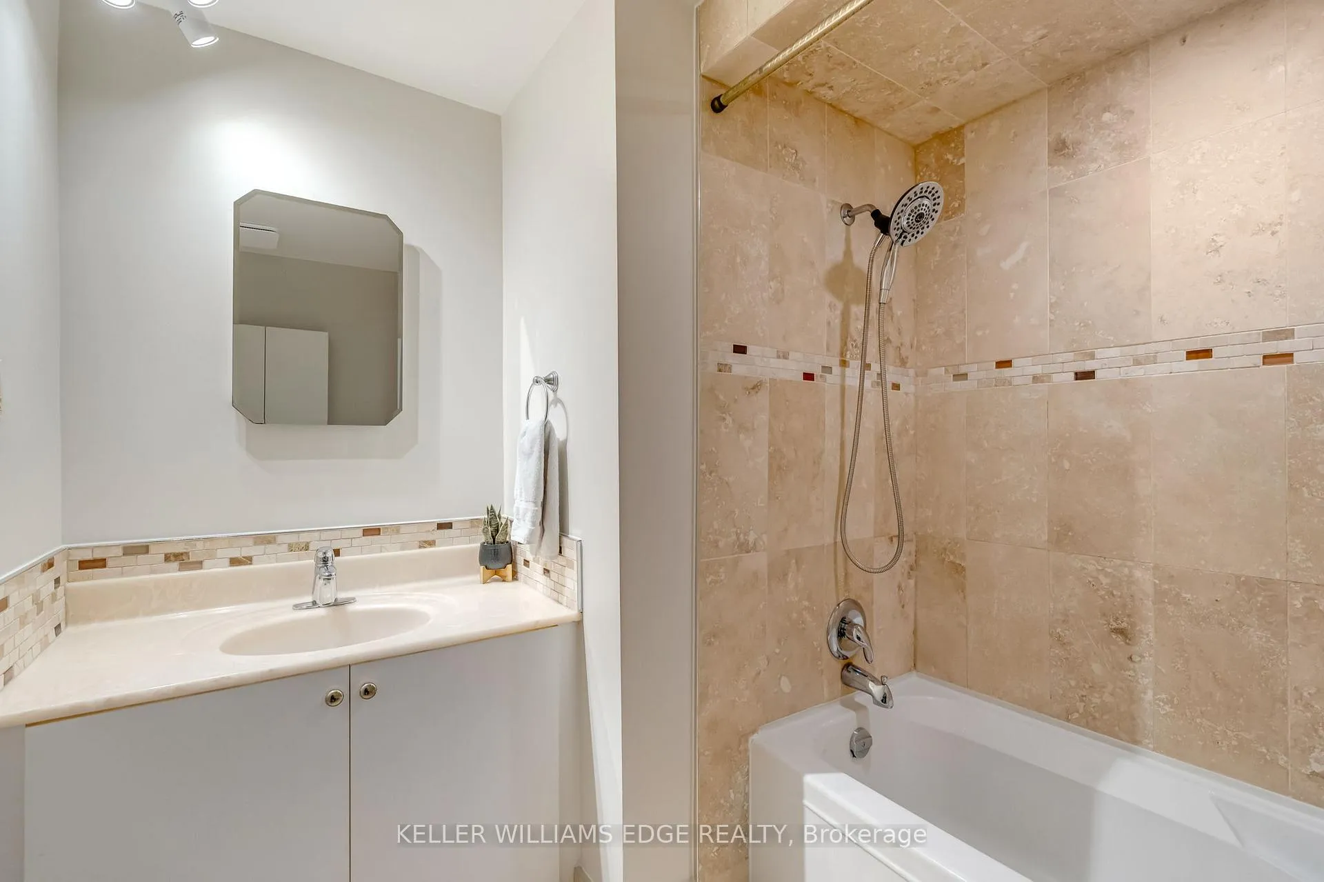 Photo 22 of Unit 5, 2185 Fairchild Boulevard, Burlington, Tyandaga — HOMEH