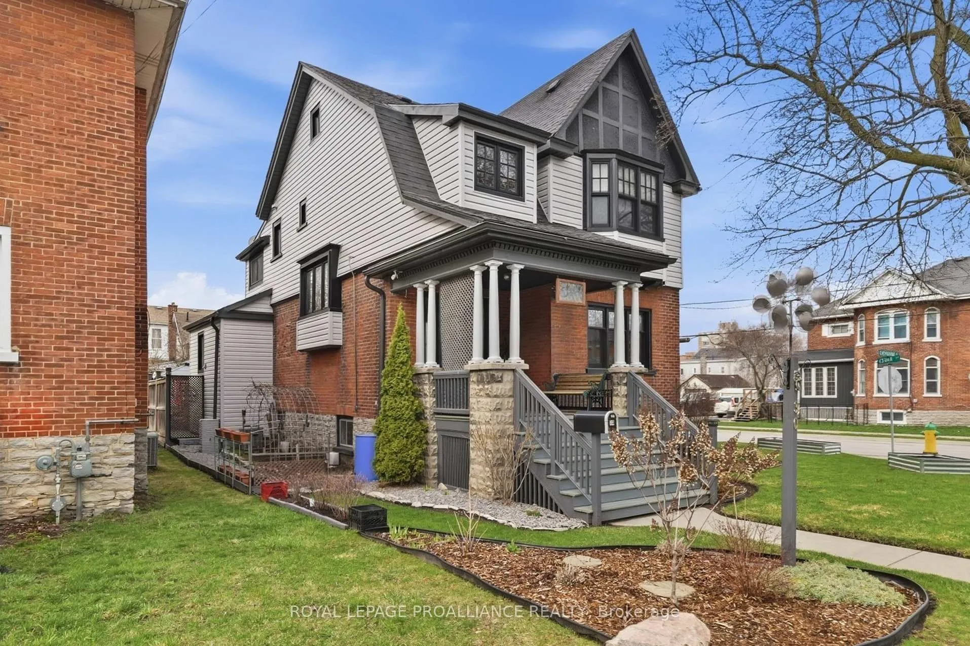 Front of 30 Catharine Street