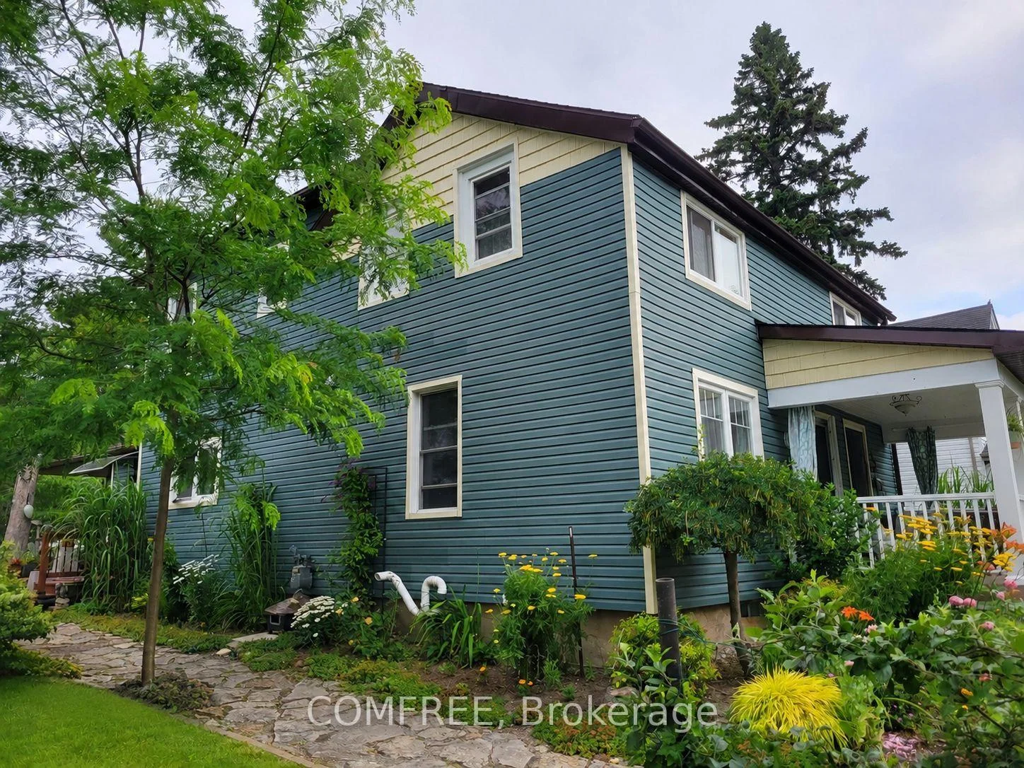 Photo 6 of 136 John Street, Gananoque — HOMEH