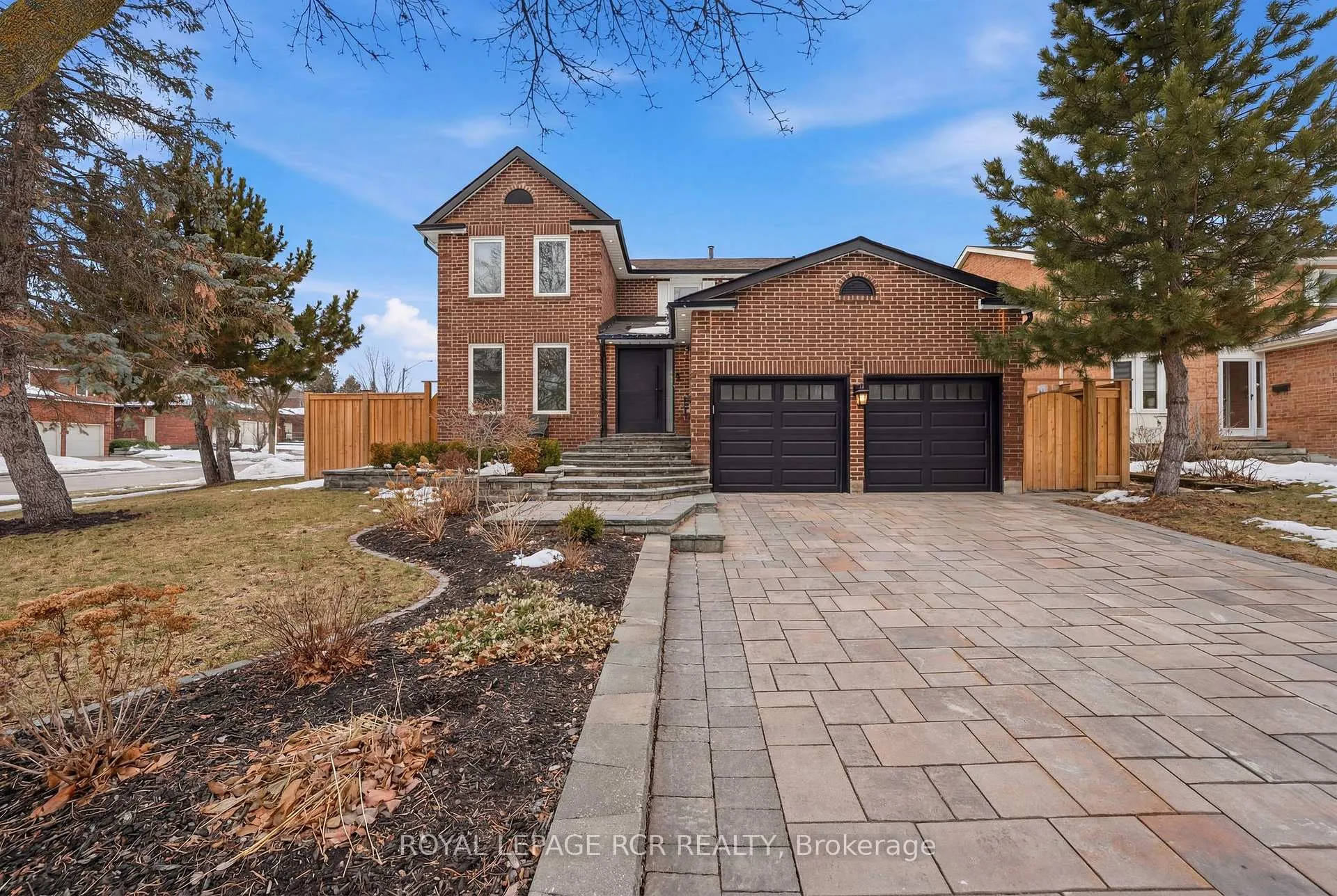 Photo 3 of 2 Meyer Circle, Markham, Markham Village — HOMEH