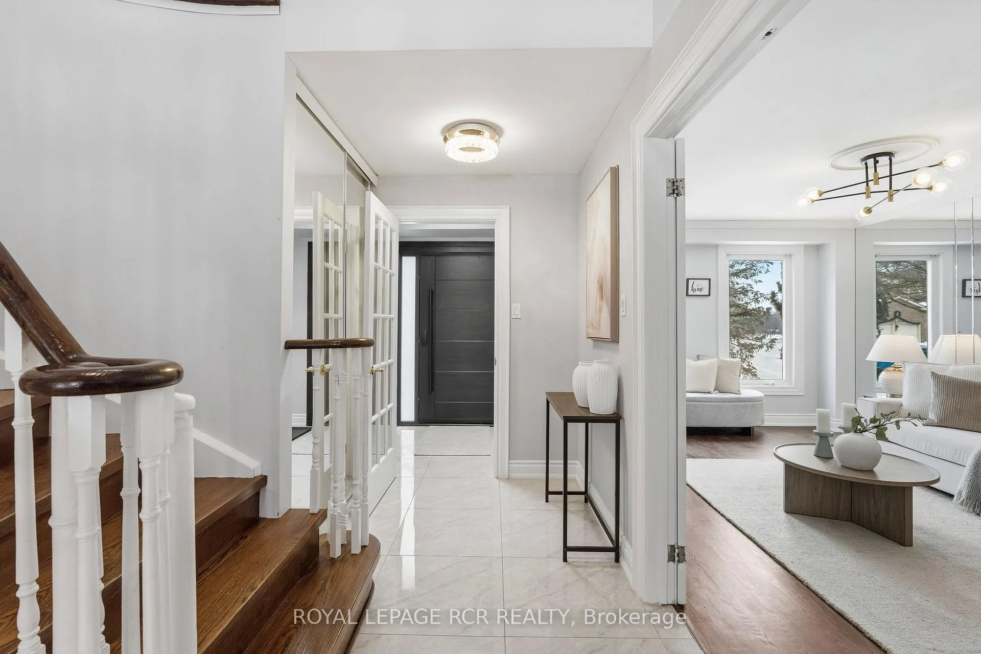 Photo 4 of 2 Meyer Circle, Markham, Markham Village — HOMEH