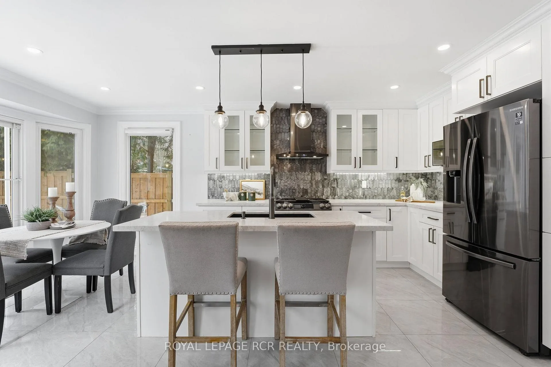Photo 14 of 2 Meyer Circle, Markham, Markham Village — HOMEH