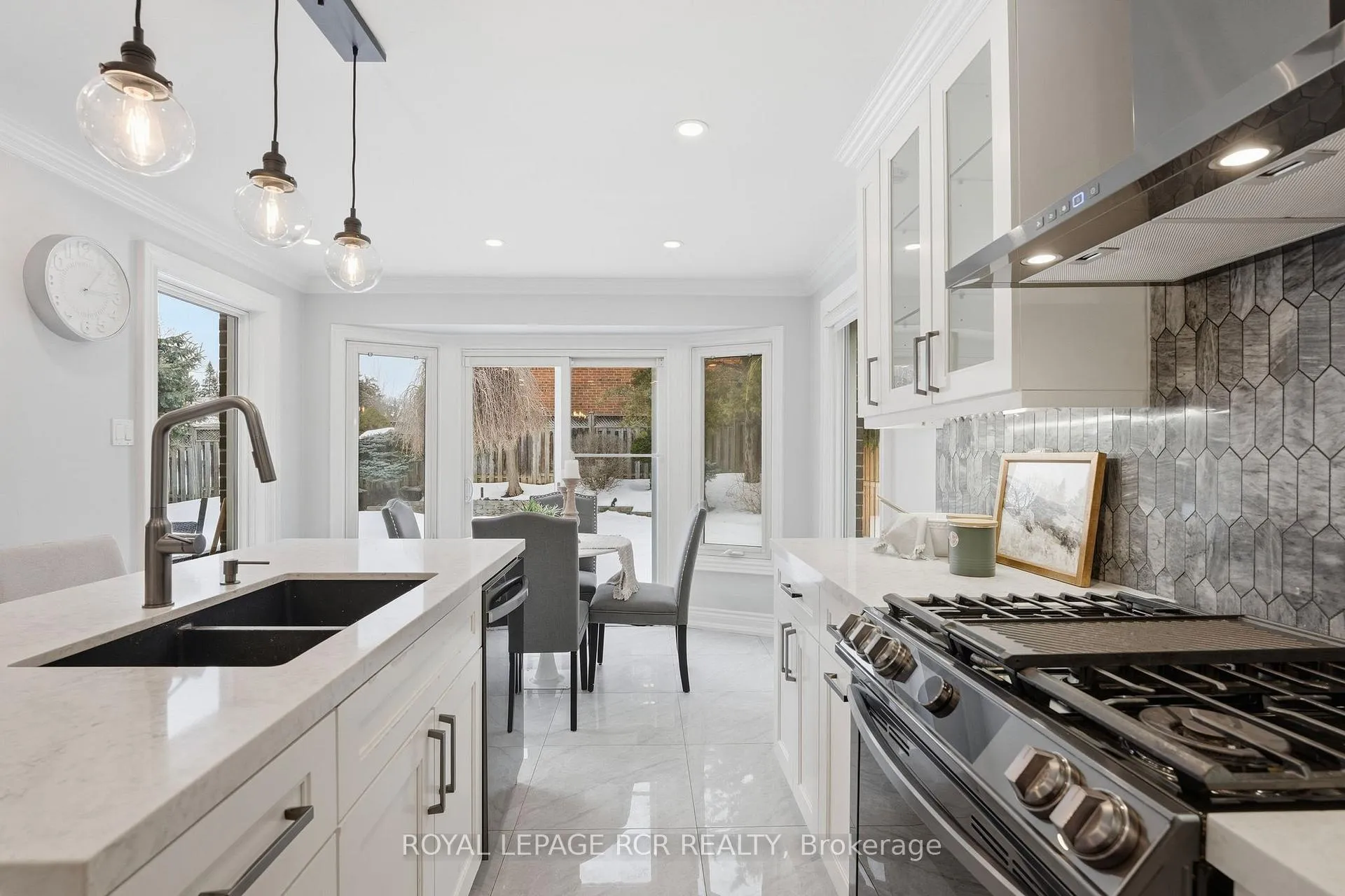 Photo 17 of 2 Meyer Circle, Markham, Markham Village — HOMEH