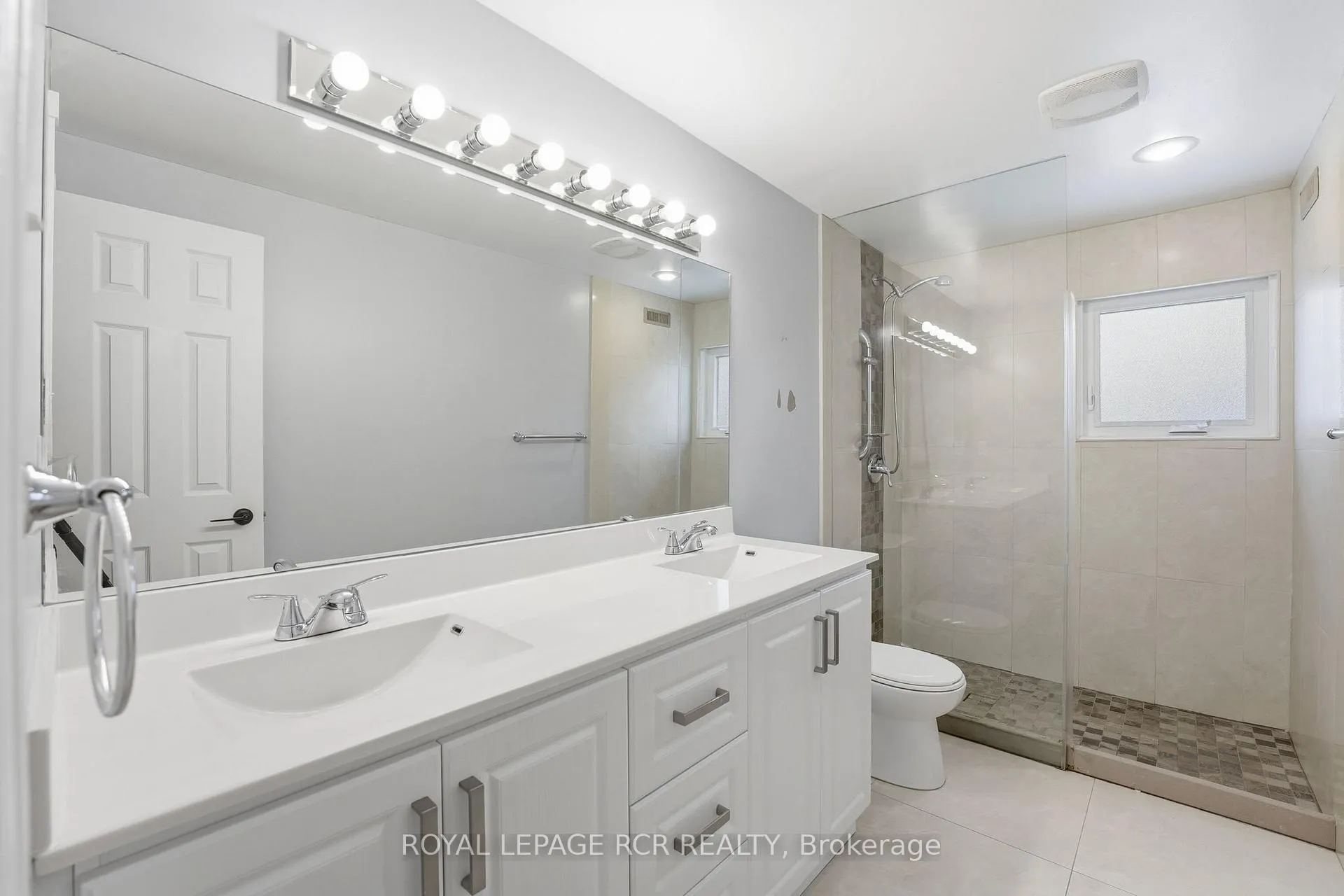 Photo 34 of 2 Meyer Circle, Markham, Markham Village — HOMEH