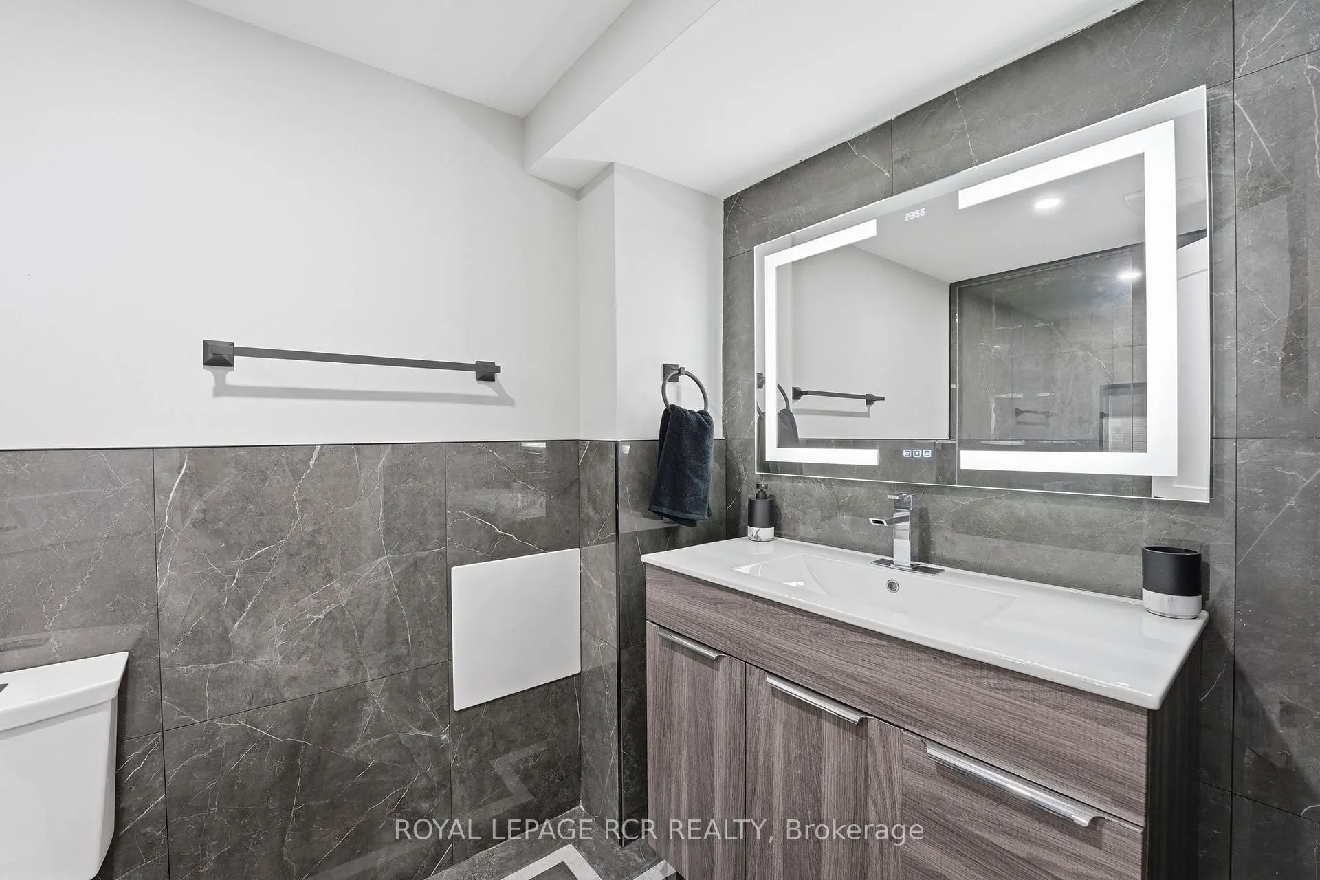 Photo 36 of 2 Meyer Circle, Markham, Markham Village — HOMEH
